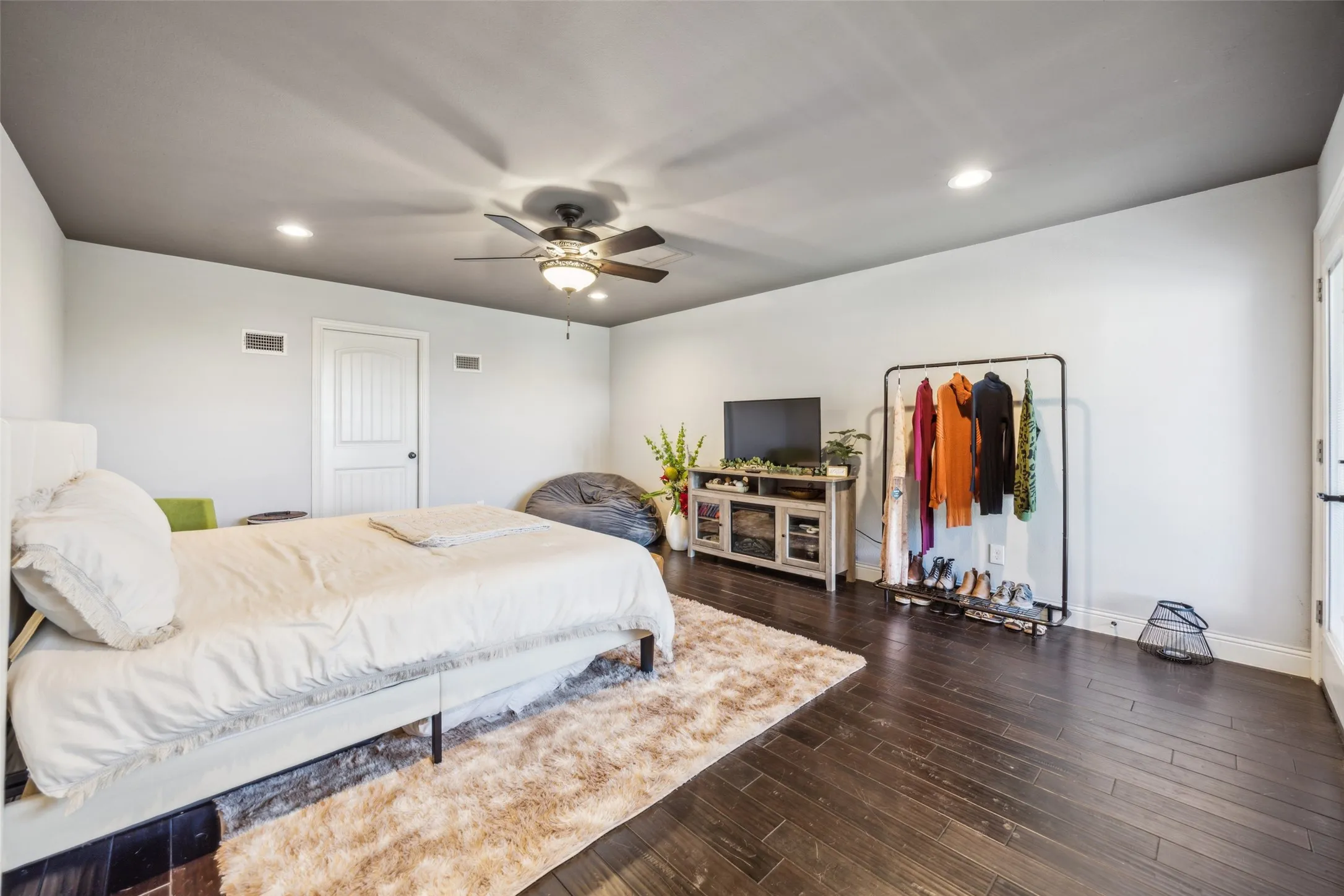 Single Family Residence For Sale in Dallas County , 2405 La Costa Drive, Rowlett, Texas 75088, 5 Bedroom, 5 Bathroom, 2 Garage spaces, 2,464 Sqft, built in 2017, mls#21303538, Real Estate Agent in Rowlett, Homes For Sale in Dallas county, Homes For Sale in Rowlett, Realtor in Rowlett Texas, Real Estate Brokerage Independent Realty Texas, Luminita Cordes Realtor