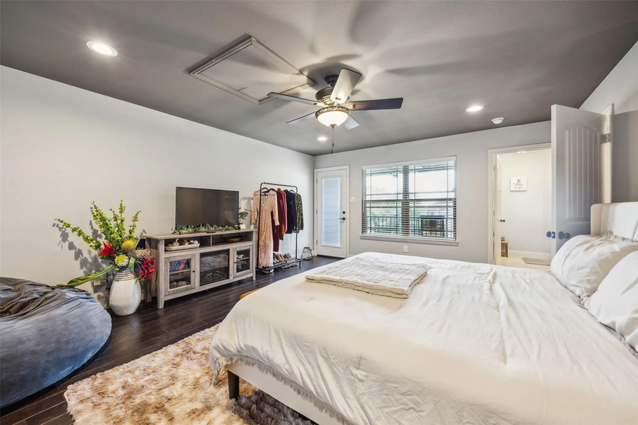 Single Family Residence For Sale in Dallas County , 2405 La Costa Drive, Rowlett, Texas 75088, 5 Bedroom, 5 Bathroom, 2 Garage spaces, 2,464 Sqft, built in 2017, mls#21303538, Real Estate Agent in Rowlett, Homes For Sale in Dallas county, Homes For Sale in Rowlett, Realtor in Rowlett Texas, Real Estate Brokerage Independent Realty Texas, Luminita Cordes Realtor