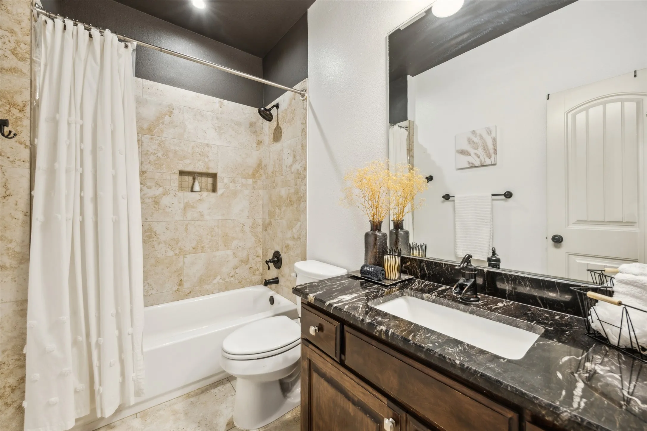 Single Family Residence For Sale in Dallas County , 2405 La Costa Drive, Rowlett, Texas 75088, 5 Bedroom, 5 Bathroom, 2 Garage spaces, 2,464 Sqft, built in 2017, mls#21303538, Real Estate Agent in Rowlett, Homes For Sale in Dallas county, Homes For Sale in Rowlett, Realtor in Rowlett Texas, Real Estate Brokerage Independent Realty Texas, Luminita Cordes Realtor