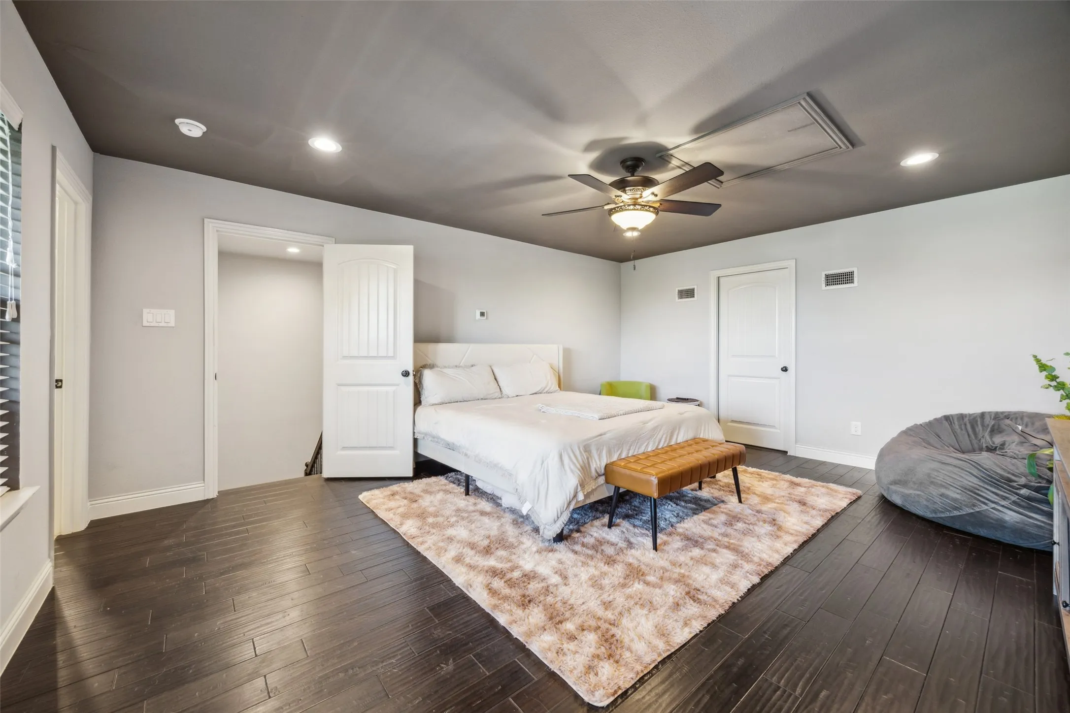 Single Family Residence For Sale in Dallas County , 2405 La Costa Drive, Rowlett, Texas 75088, 5 Bedroom, 5 Bathroom, 2 Garage spaces, 2,464 Sqft, built in 2017, mls#21303538, Real Estate Agent in Rowlett, Homes For Sale in Dallas county, Homes For Sale in Rowlett, Realtor in Rowlett Texas, Real Estate Brokerage Independent Realty Texas, Luminita Cordes Realtor