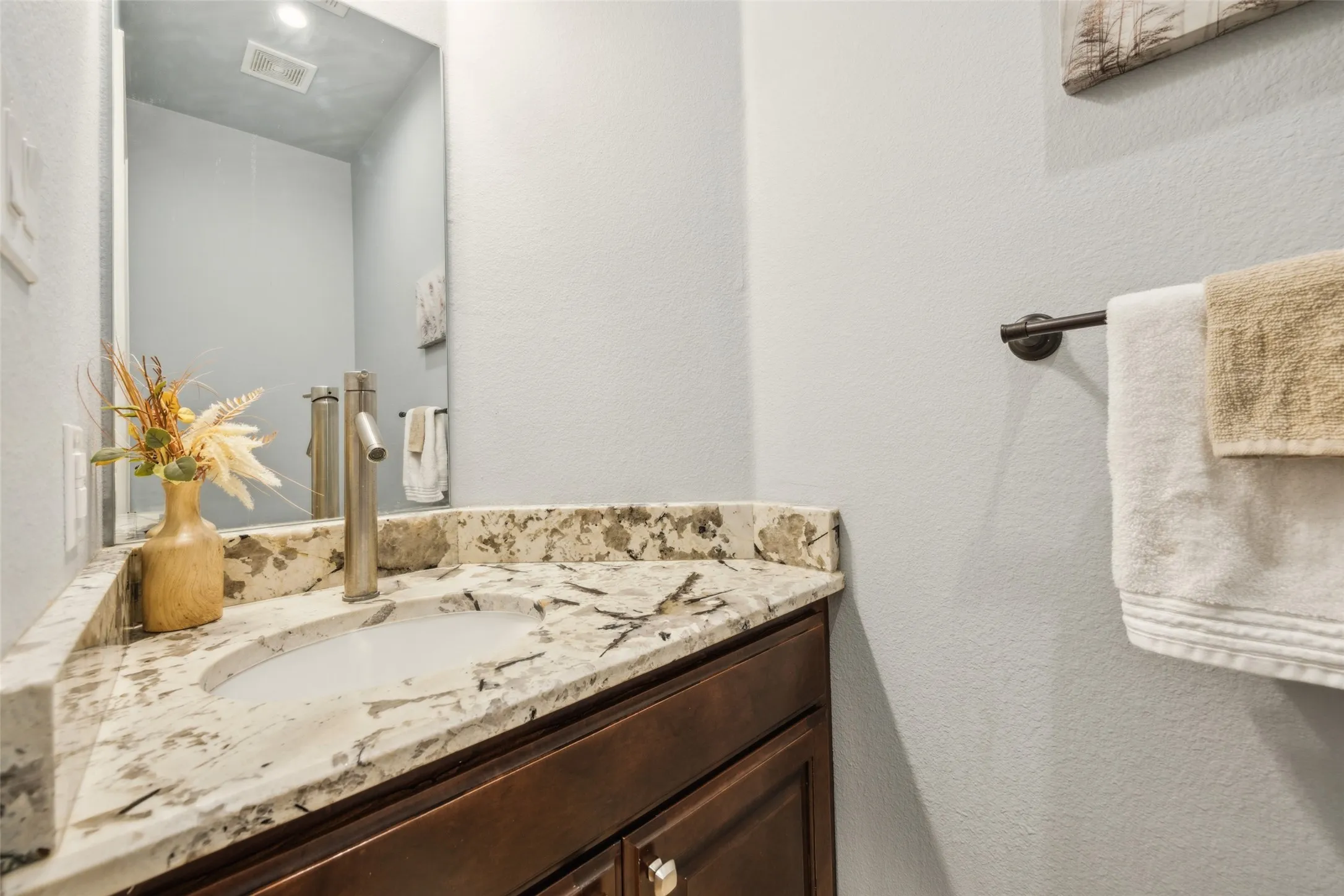 Single Family Residence For Sale in Dallas County , 2405 La Costa Drive, Rowlett, Texas 75088, 5 Bedroom, 5 Bathroom, 2 Garage spaces, 2,464 Sqft, built in 2017, mls#21303538, Real Estate Agent in Rowlett, Homes For Sale in Dallas county, Homes For Sale in Rowlett, Realtor in Rowlett Texas, Real Estate Brokerage Independent Realty Texas, Luminita Cordes Realtor
