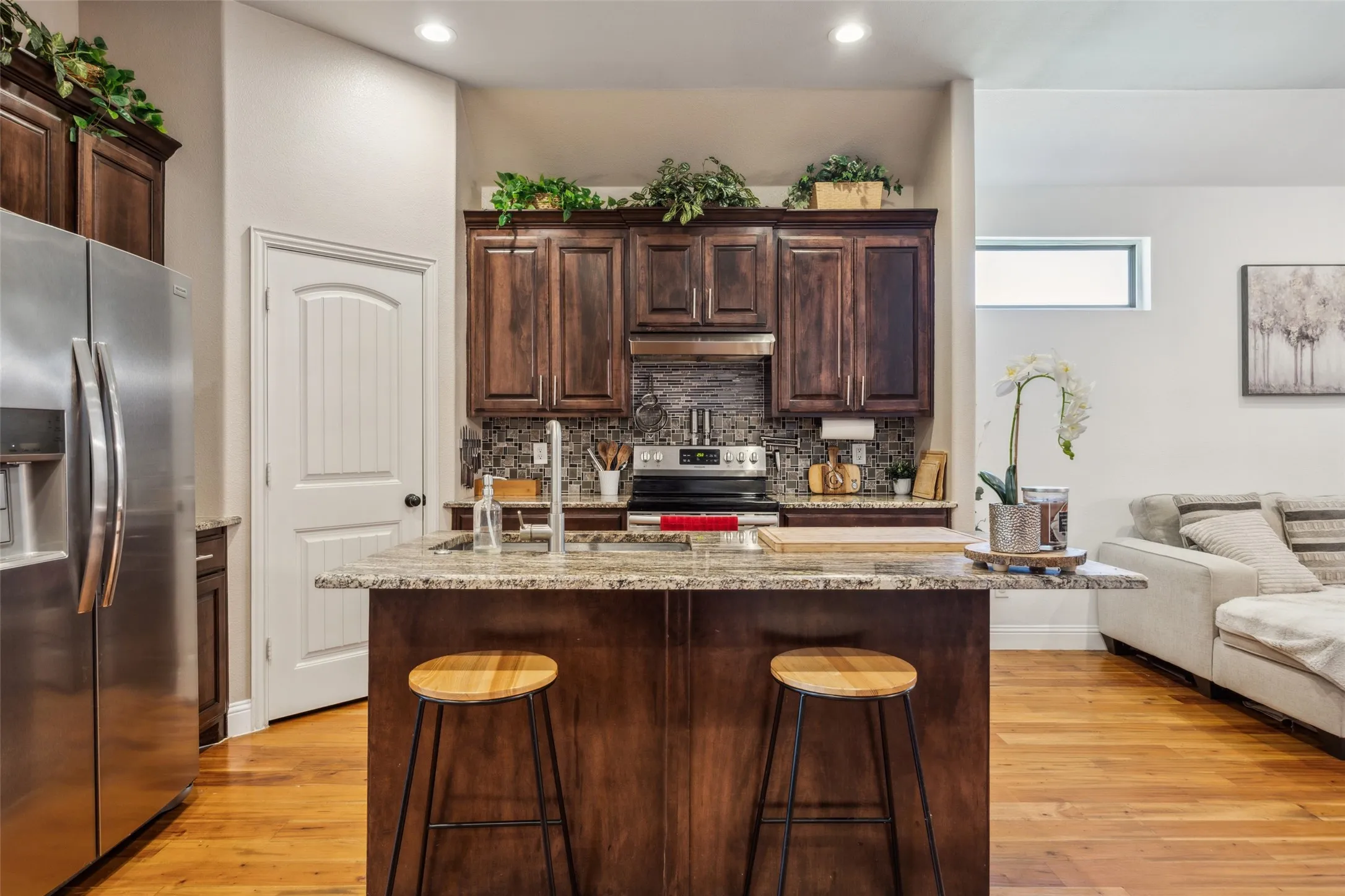Single Family Residence For Sale in Dallas County , 2405 La Costa Drive, Rowlett, Texas 75088, 5 Bedroom, 5 Bathroom, 2 Garage spaces, 2,464 Sqft, built in 2017, mls#21303538, Real Estate Agent in Rowlett, Homes For Sale in Dallas county, Homes For Sale in Rowlett, Realtor in Rowlett Texas, Real Estate Brokerage Independent Realty Texas, Luminita Cordes Realtor