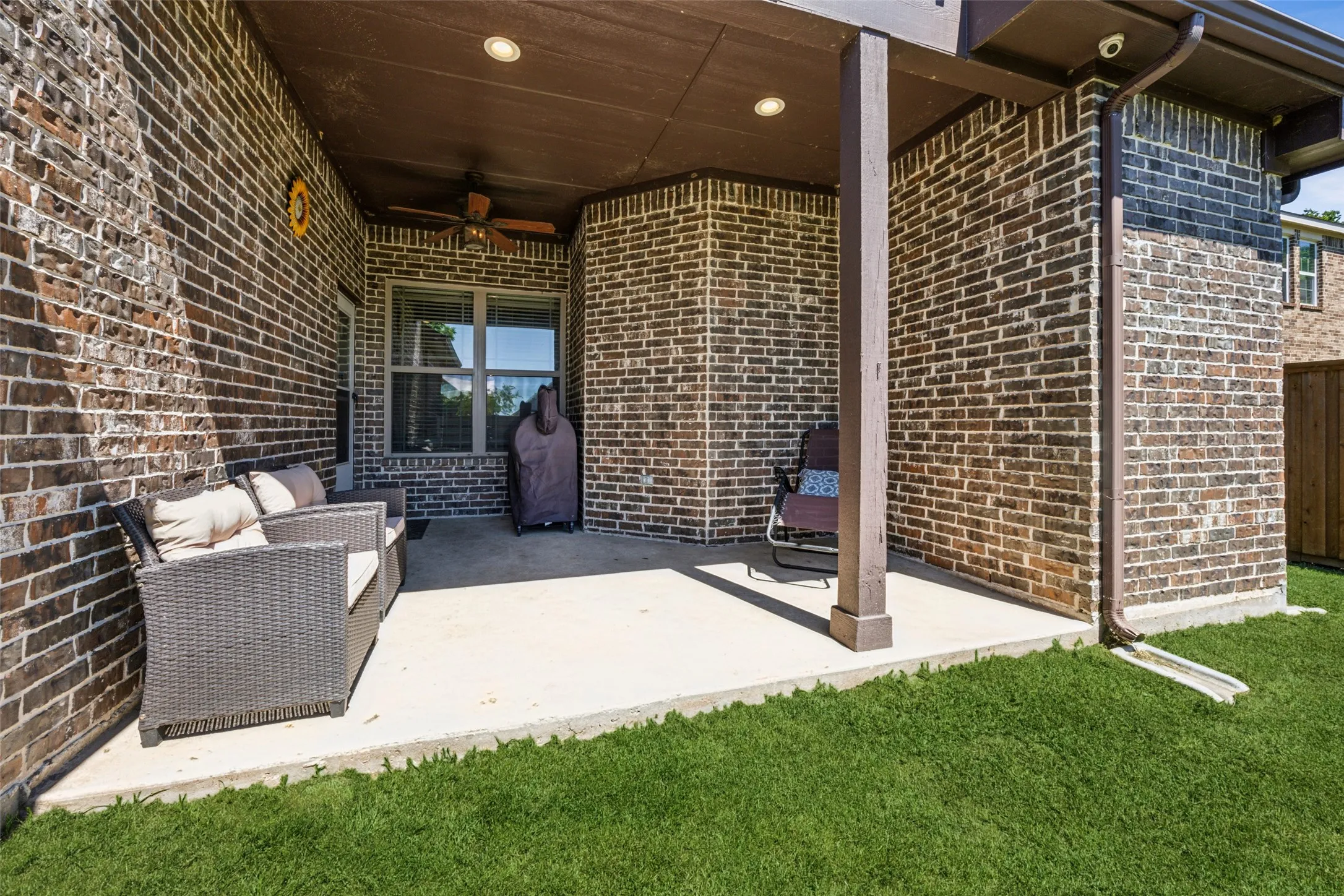 Single Family Residence For Sale in Dallas County , 2405 La Costa Drive, Rowlett, Texas 75088, 5 Bedroom, 5 Bathroom, 2 Garage spaces, 2,464 Sqft, built in 2017, mls#21303538, Real Estate Agent in Rowlett, Homes For Sale in Dallas county, Homes For Sale in Rowlett, Realtor in Rowlett Texas, Real Estate Brokerage Independent Realty Texas, Luminita Cordes Realtor