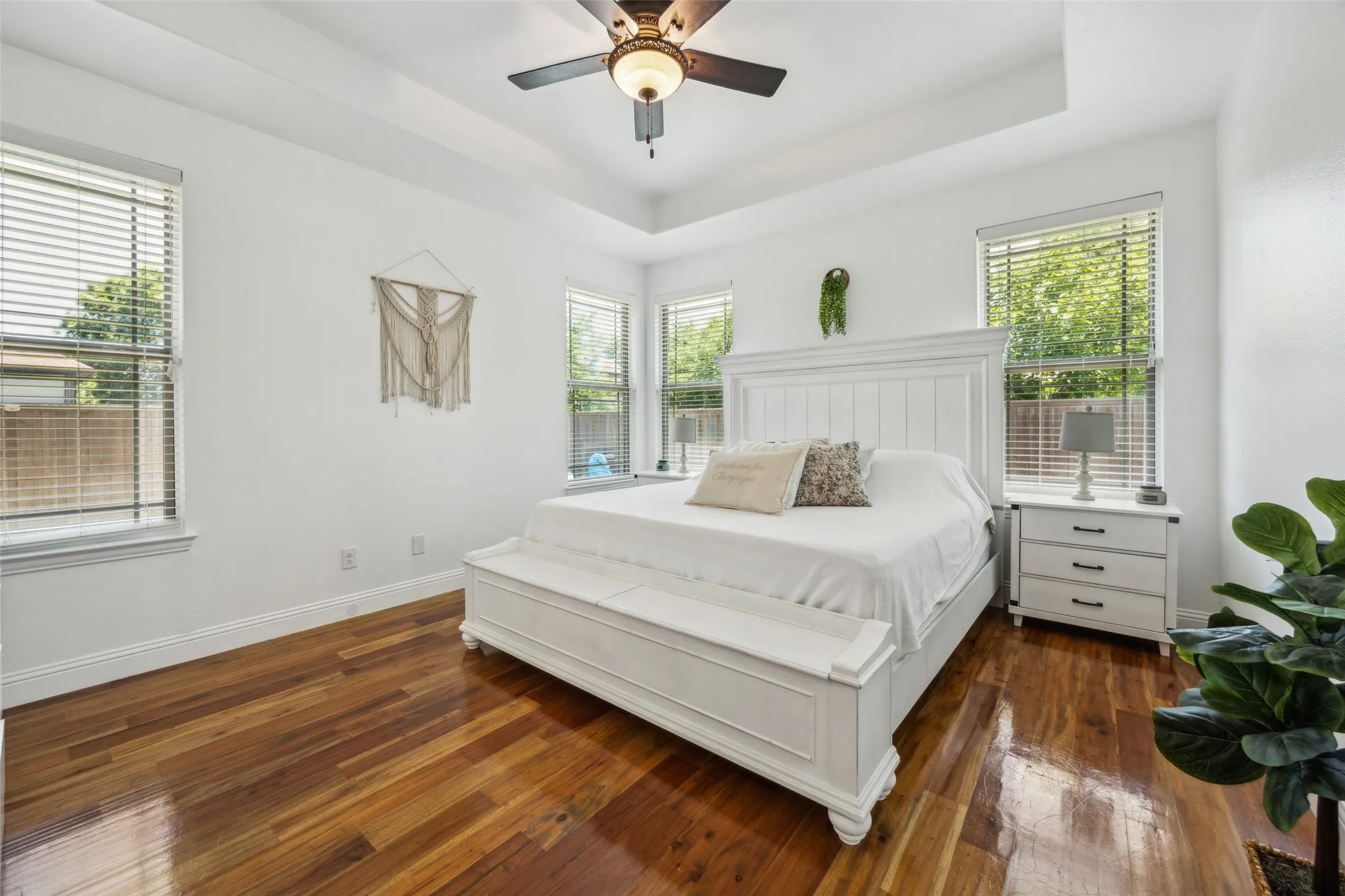 Single Family Residence For Sale in Dallas County , 2405 La Costa Drive, Rowlett, Texas 75088, 5 Bedroom, 5 Bathroom, 2 Garage spaces, 2,464 Sqft, built in 2017, mls#21303538, Real Estate Agent in Rowlett, Homes For Sale in Dallas county, Homes For Sale in Rowlett, Realtor in Rowlett Texas, Real Estate Brokerage Independent Realty Texas, Luminita Cordes Realtor