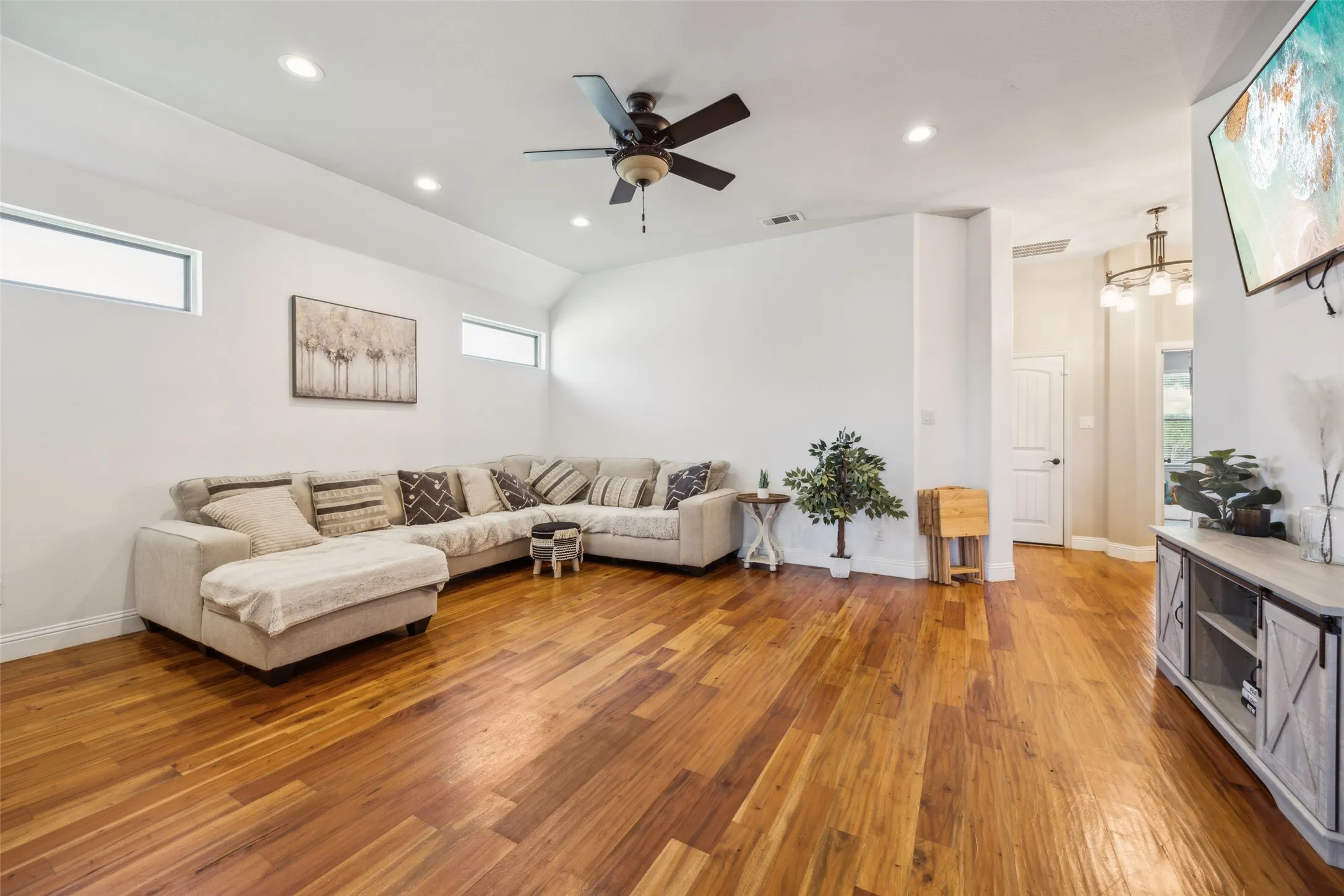 Single Family Residence For Sale in Dallas County , 2405 La Costa Drive, Rowlett, Texas 75088, 5 Bedroom, 5 Bathroom, 2 Garage spaces, 2,464 Sqft, built in 2017, mls#21303538, Real Estate Agent in Rowlett, Homes For Sale in Dallas county, Homes For Sale in Rowlett, Realtor in Rowlett Texas, Real Estate Brokerage Independent Realty Texas, Luminita Cordes Realtor