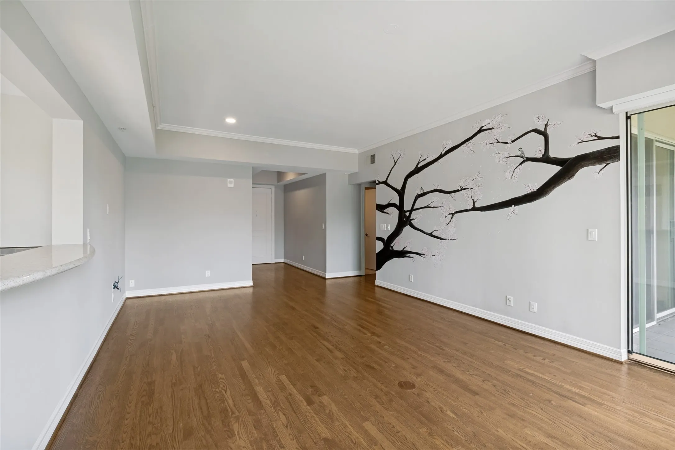Condominium For Sale in Dallas County , 3401 Lee Parkway 401, Dallas, Texas 75219, 2 Bedroom, 2 Bathroom, 2 Garage spaces, 1,431 Sqft, built in 1998, mls#21305906, Real Estate Agent in Dallas, Homes For Sale in Dallas county, Homes For Sale in Dallas, Realtor in Dallas Texas, Real Estate Brokerage Independent Realty Texas, Luminita Cordes Realtor