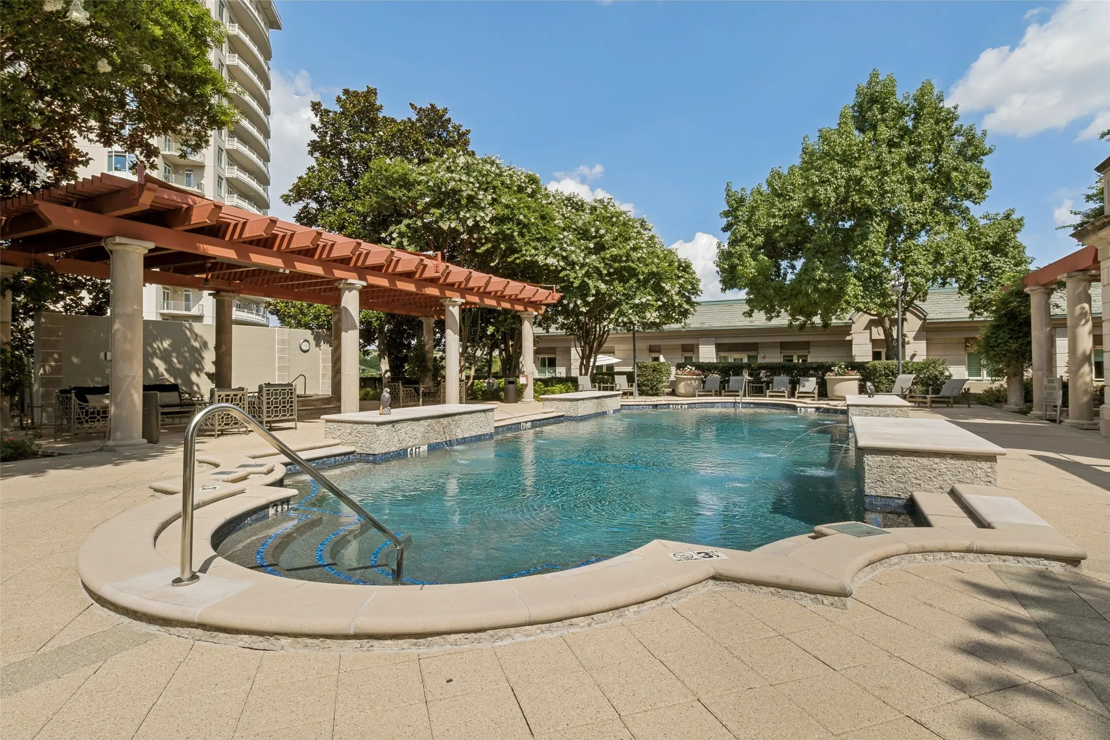 Condominium For Sale in Dallas County , 3401 Lee Parkway 401, Dallas, Texas 75219, 2 Bedroom, 2 Bathroom, 2 Garage spaces, 1,431 Sqft, built in 1998, mls#21305906, Real Estate Agent in Dallas, Homes For Sale in Dallas county, Homes For Sale in Dallas, Realtor in Dallas Texas, Real Estate Brokerage Independent Realty Texas, Luminita Cordes Realtor