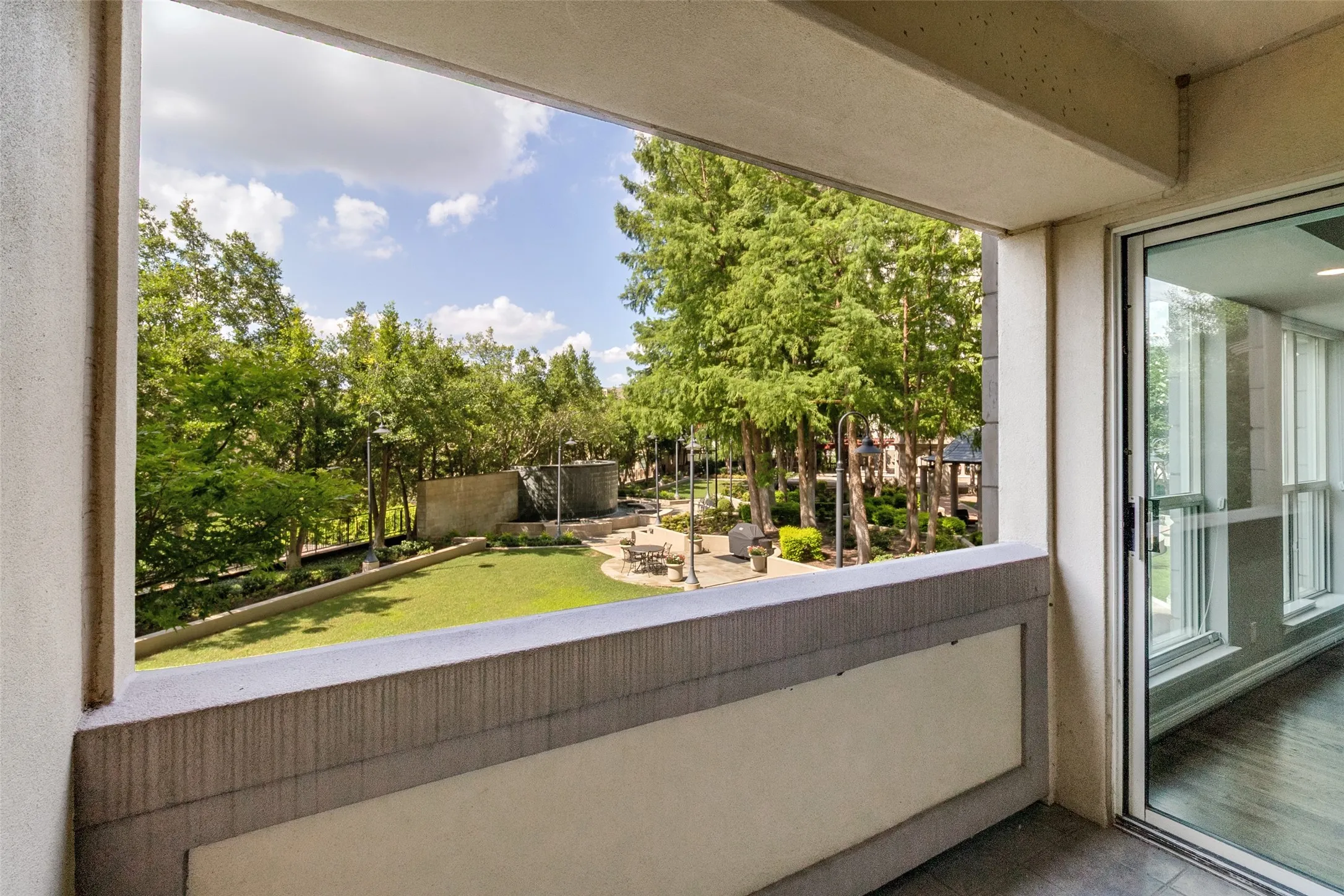 Condominium For Sale in Dallas County , 3401 Lee Parkway 401, Dallas, Texas 75219, 2 Bedroom, 2 Bathroom, 2 Garage spaces, 1,431 Sqft, built in 1998, mls#21305906, Real Estate Agent in Dallas, Homes For Sale in Dallas county, Homes For Sale in Dallas, Realtor in Dallas Texas, Real Estate Brokerage Independent Realty Texas, Luminita Cordes Realtor