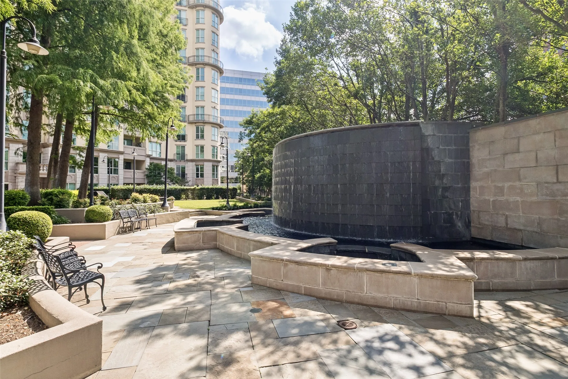 Condominium For Sale in Dallas County , 3401 Lee Parkway 401, Dallas, Texas 75219, 2 Bedroom, 2 Bathroom, 2 Garage spaces, 1,431 Sqft, built in 1998, mls#21305906, Real Estate Agent in Dallas, Homes For Sale in Dallas county, Homes For Sale in Dallas, Realtor in Dallas Texas, Real Estate Brokerage Independent Realty Texas, Luminita Cordes Realtor