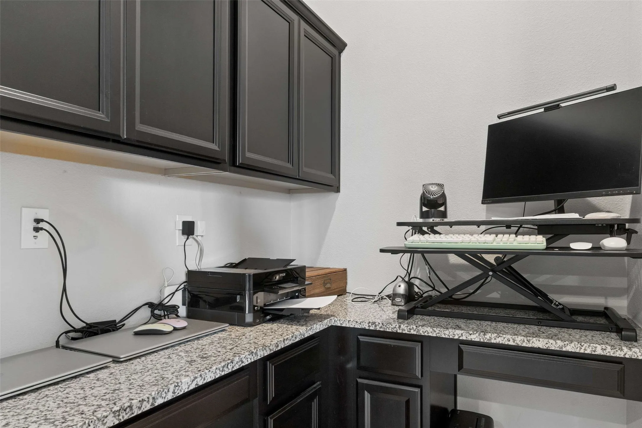 Single Family Residence For Sale in Denton County , 2604 Walnut Creek Lane, The Colony, Texas 75056, 3 Bedroom, 2 Bathroom, 3 Garage spaces, 2,336 Sqft, built in 2016, mls#21305915, Real Estate Agent in The Colony, Homes For Sale in Denton county, Homes For Sale in The Colony, Realtor in The Colony Texas, Real Estate Brokerage Independent Realty Texas, Luminita Cordes Realtor