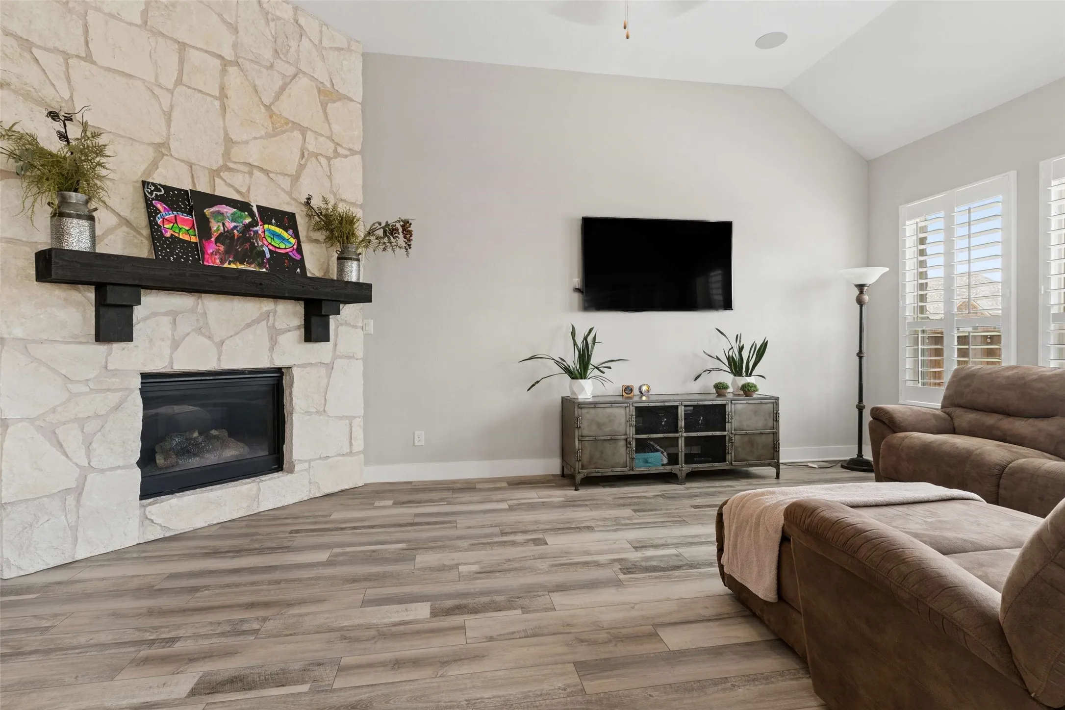 Single Family Residence For Sale in Denton County , 2604 Walnut Creek Lane, The Colony, Texas 75056, 3 Bedroom, 2 Bathroom, 3 Garage spaces, 2,336 Sqft, built in 2016, mls#21305915, Real Estate Agent in The Colony, Homes For Sale in Denton county, Homes For Sale in The Colony, Realtor in The Colony Texas, Real Estate Brokerage Independent Realty Texas, Luminita Cordes Realtor