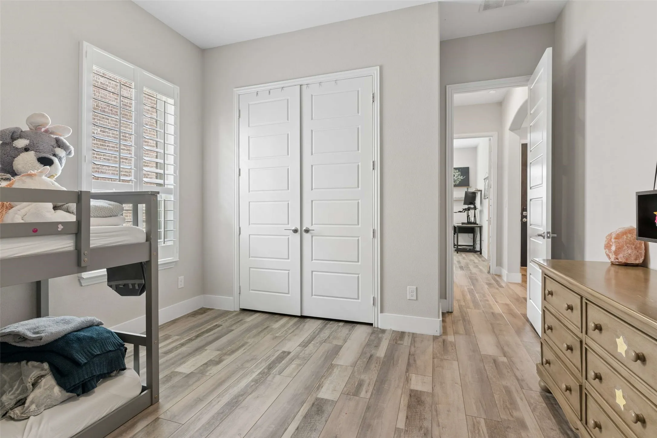Single Family Residence For Sale in Denton County , 2604 Walnut Creek Lane, The Colony, Texas 75056, 3 Bedroom, 2 Bathroom, 3 Garage spaces, 2,336 Sqft, built in 2016, mls#21305915, Real Estate Agent in The Colony, Homes For Sale in Denton county, Homes For Sale in The Colony, Realtor in The Colony Texas, Real Estate Brokerage Independent Realty Texas, Luminita Cordes Realtor