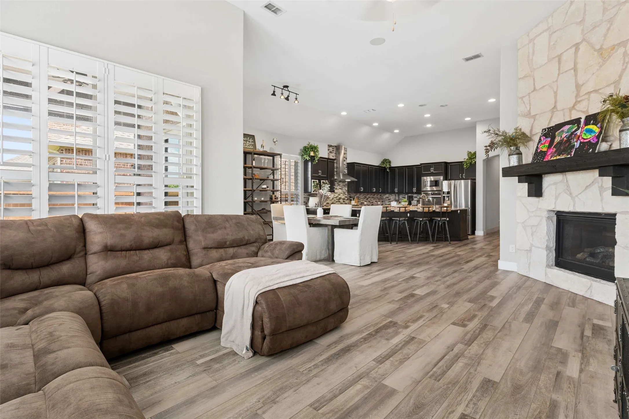 Single Family Residence For Sale in Denton County , 2604 Walnut Creek Lane, The Colony, Texas 75056, 3 Bedroom, 2 Bathroom, 3 Garage spaces, 2,336 Sqft, built in 2016, mls#21305915, Real Estate Agent in The Colony, Homes For Sale in Denton county, Homes For Sale in The Colony, Realtor in The Colony Texas, Real Estate Brokerage Independent Realty Texas, Luminita Cordes Realtor