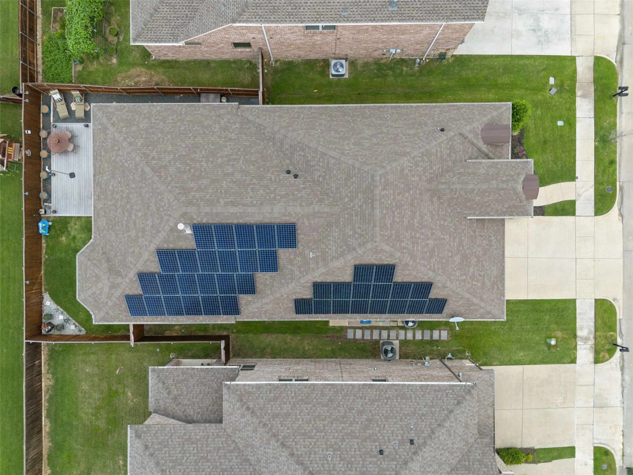 Single Family Residence For Sale in Denton County , 2604 Walnut Creek Lane, The Colony, Texas 75056, 3 Bedroom, 2 Bathroom, 3 Garage spaces, 2,336 Sqft, built in 2016, mls#21305915, Real Estate Agent in The Colony, Homes For Sale in Denton county, Homes For Sale in The Colony, Realtor in The Colony Texas, Real Estate Brokerage Independent Realty Texas, Luminita Cordes Realtor