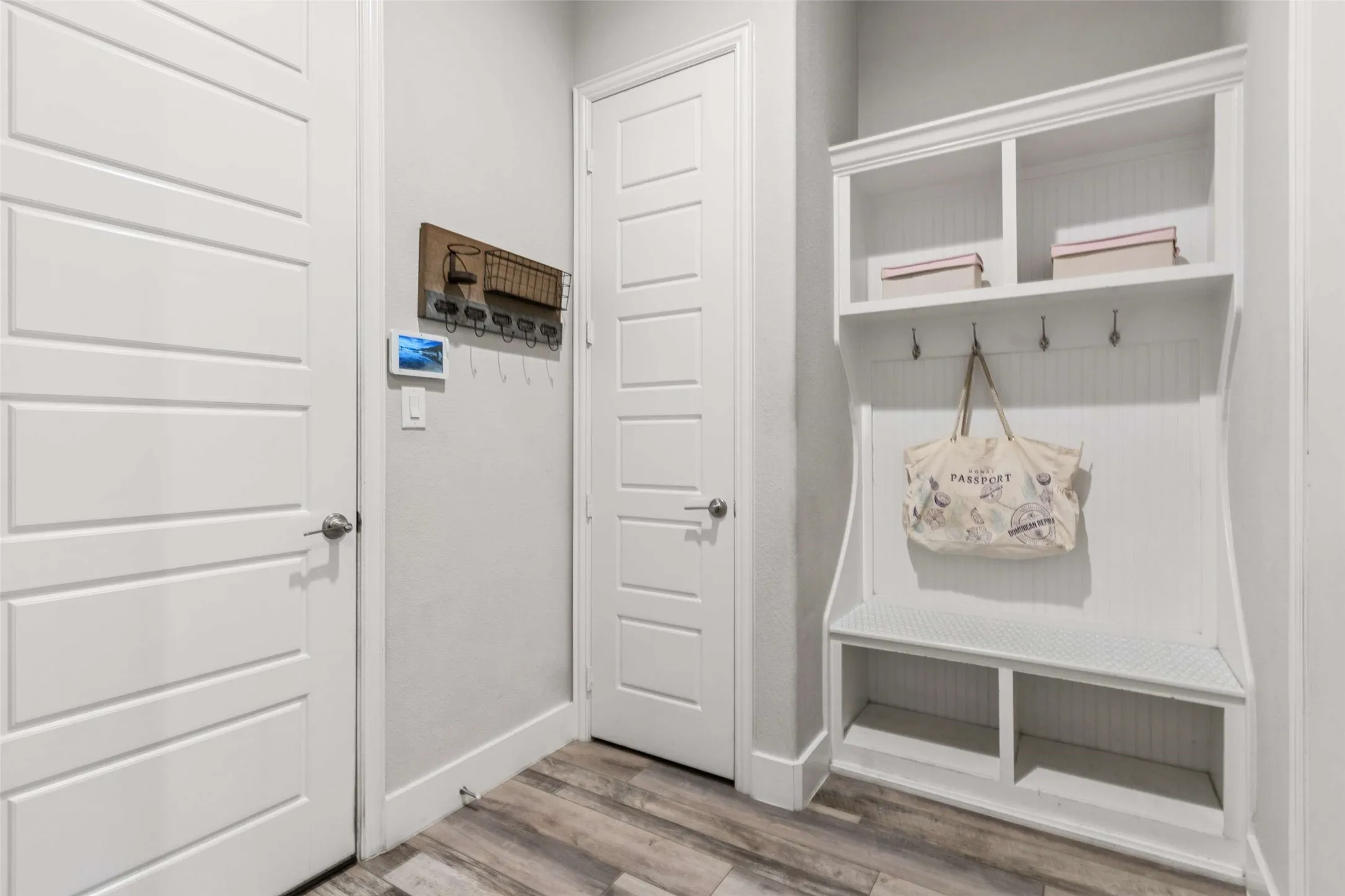 Single Family Residence For Sale in Denton County , 2604 Walnut Creek Lane, The Colony, Texas 75056, 3 Bedroom, 2 Bathroom, 3 Garage spaces, 2,336 Sqft, built in 2016, mls#21305915, Real Estate Agent in The Colony, Homes For Sale in Denton county, Homes For Sale in The Colony, Realtor in The Colony Texas, Real Estate Brokerage Independent Realty Texas, Luminita Cordes Realtor