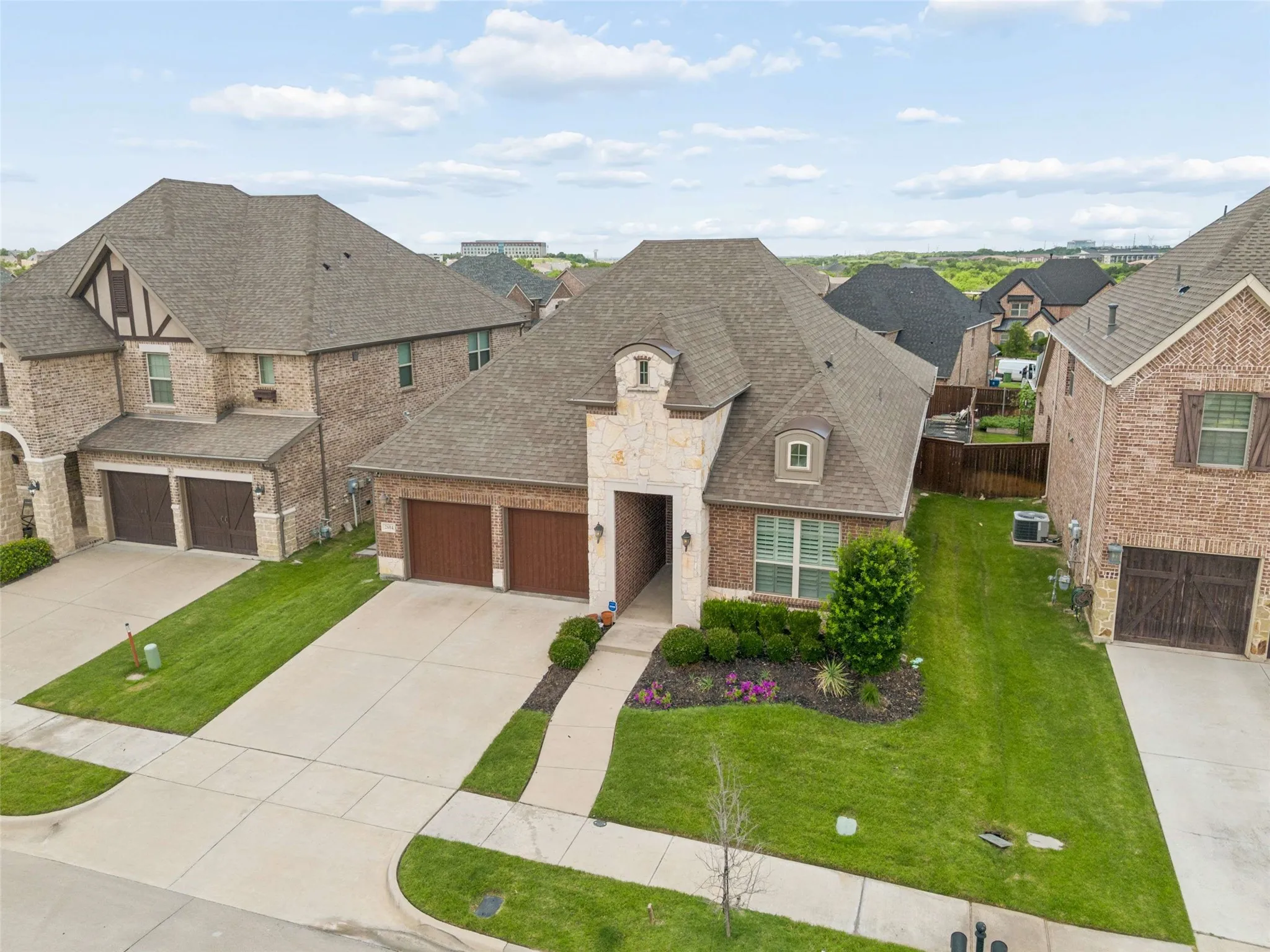 Single Family Residence For Sale in Denton County , 2604 Walnut Creek Lane, The Colony, Texas 75056, 3 Bedroom, 2 Bathroom, 3 Garage spaces, 2,336 Sqft, built in 2016, mls#21305915, Real Estate Agent in The Colony, Homes For Sale in Denton county, Homes For Sale in The Colony, Realtor in The Colony Texas, Real Estate Brokerage Independent Realty Texas, Luminita Cordes Realtor