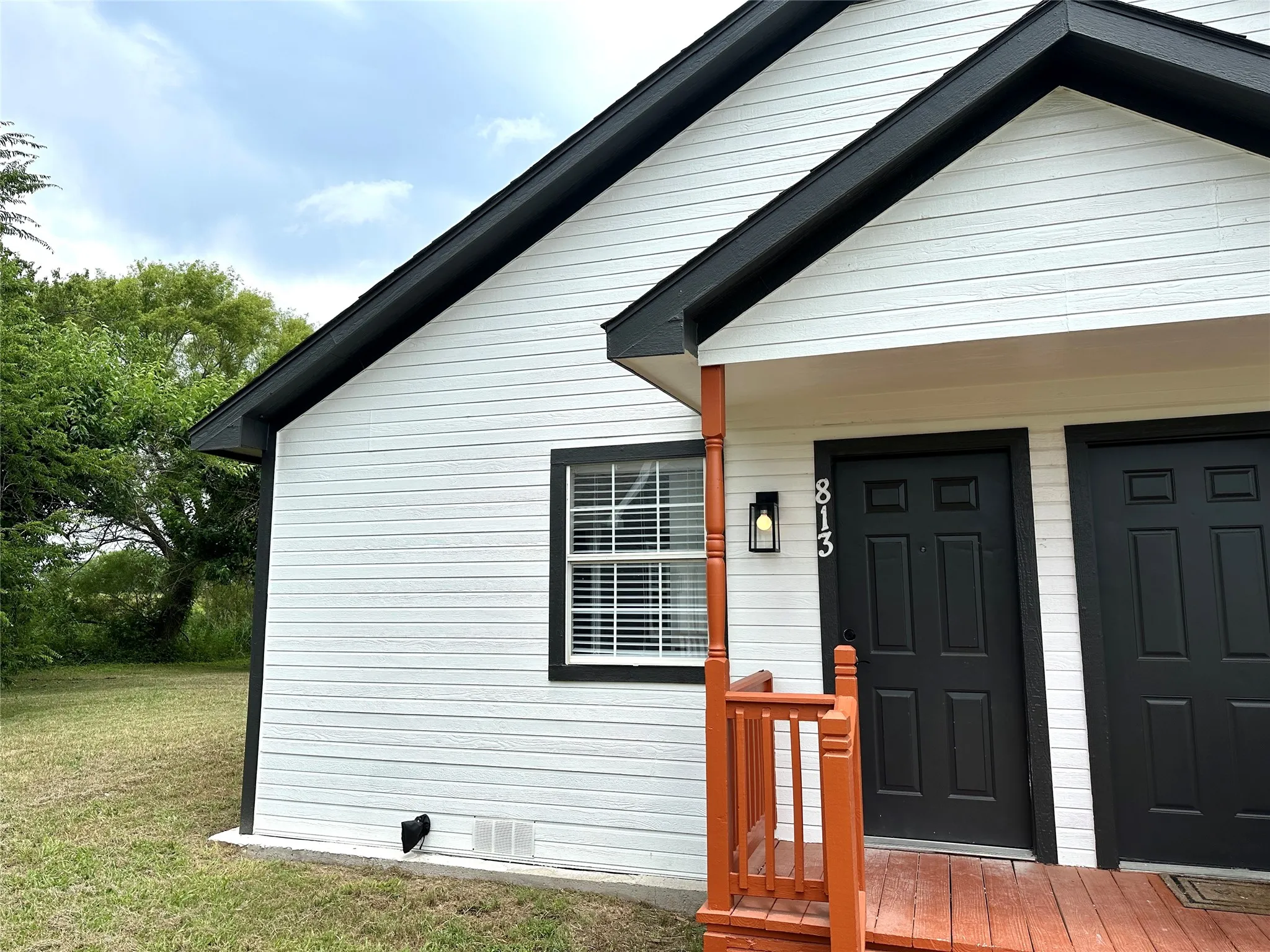 Duplex For Rent in Ellis County , 813 Kingdom Circle 35, Waxahachie, Texas 75165, 1 Bedroom, 1 Bathroom, Garage spaces, 900 Sqft, built in 2002, Price $1,100, mls#21305966, Real Estate Agent in Waxahachie, Homes For Rent in Ellis county, Homes For Rent in Waxahachie, Realtor in Waxahachie Texas, Real Estate Brokerage Independent Realty Texas, Luminita Cordes Realtor