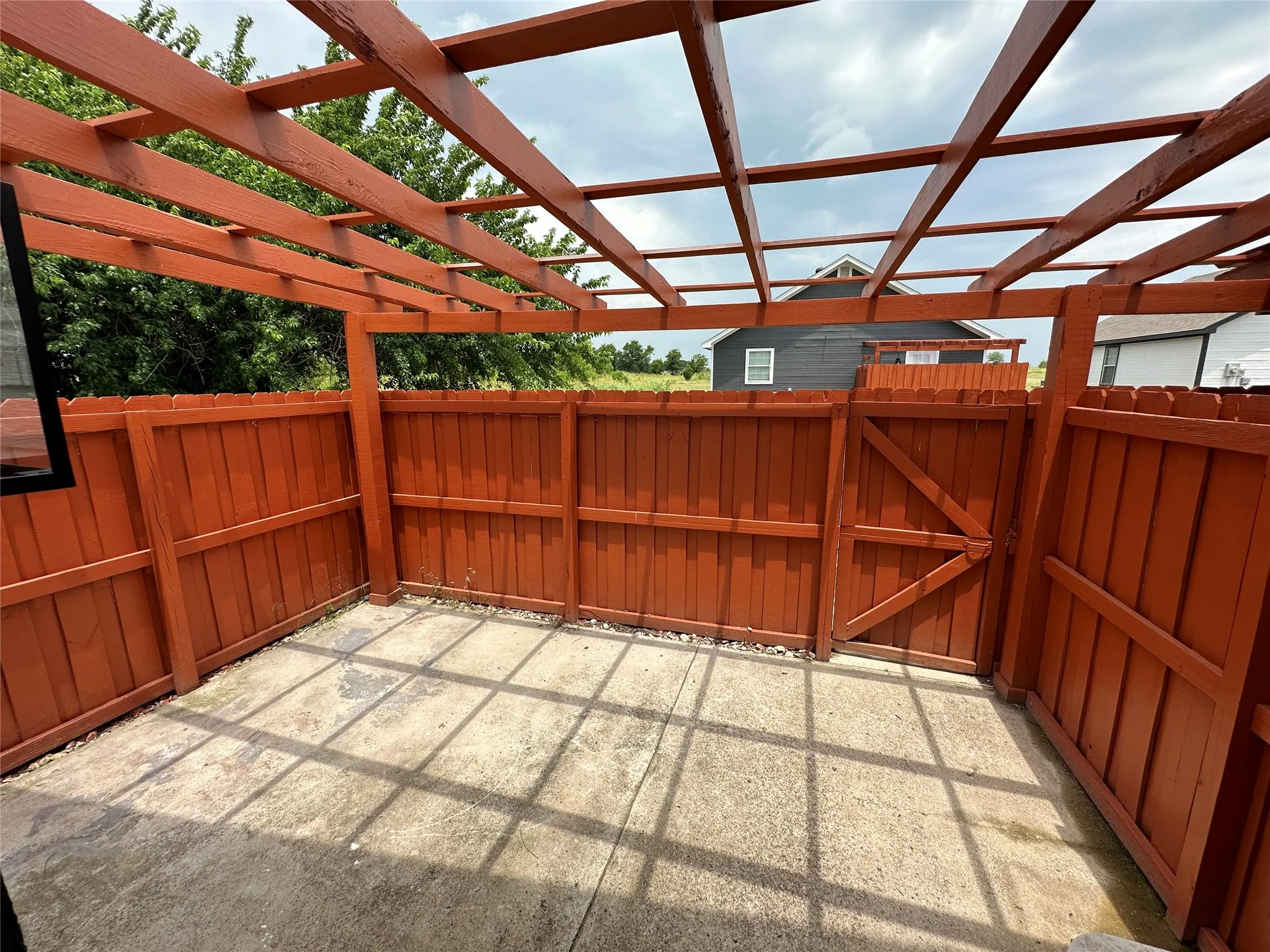 Duplex For Rent in Ellis County , 813 Kingdom Circle 35, Waxahachie, Texas 75165, 1 Bedroom, 1 Bathroom, Garage spaces, 900 Sqft, built in 2002, Price $1,100, mls#21305966, Real Estate Agent in Waxahachie, Homes For Rent in Ellis county, Homes For Rent in Waxahachie, Realtor in Waxahachie Texas, Real Estate Brokerage Independent Realty Texas, Luminita Cordes Realtor