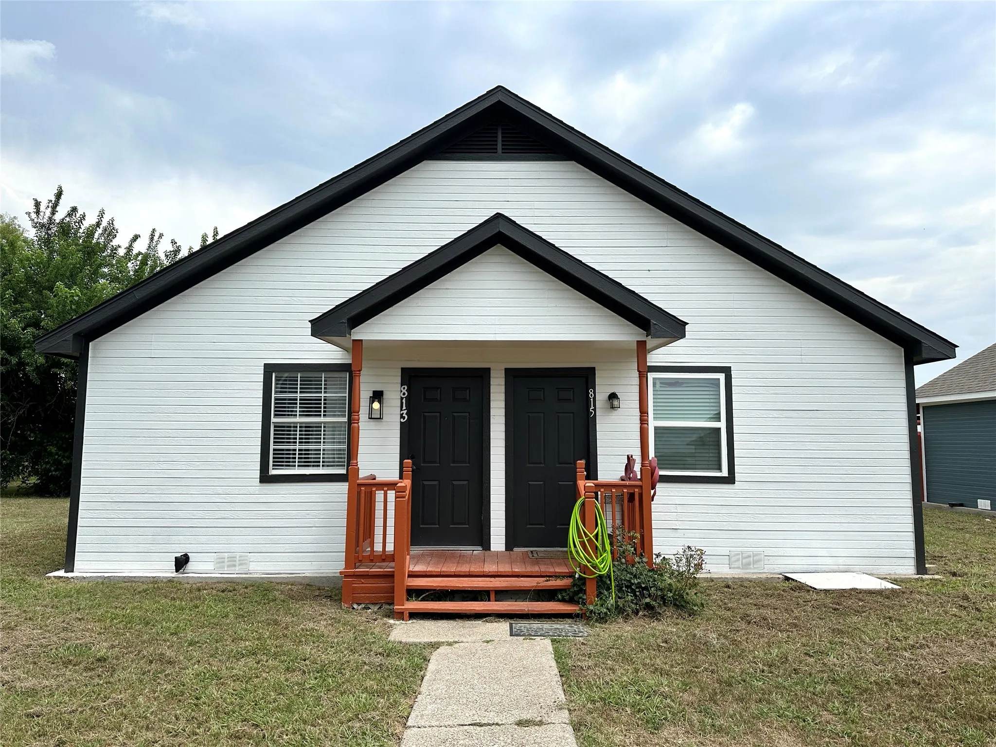 Duplex For Rent in Ellis County , 813 Kingdom Circle 35, Waxahachie, Texas 75165, 1 Bedroom, 1 Bathroom, Garage spaces, 900 Sqft, built in 2002, Price $1,100, mls#21305966, Real Estate Agent in Waxahachie, Homes For Rent in Ellis county, Homes For Rent in Waxahachie, Realtor in Waxahachie Texas, Real Estate Brokerage Independent Realty Texas, Luminita Cordes Realtor