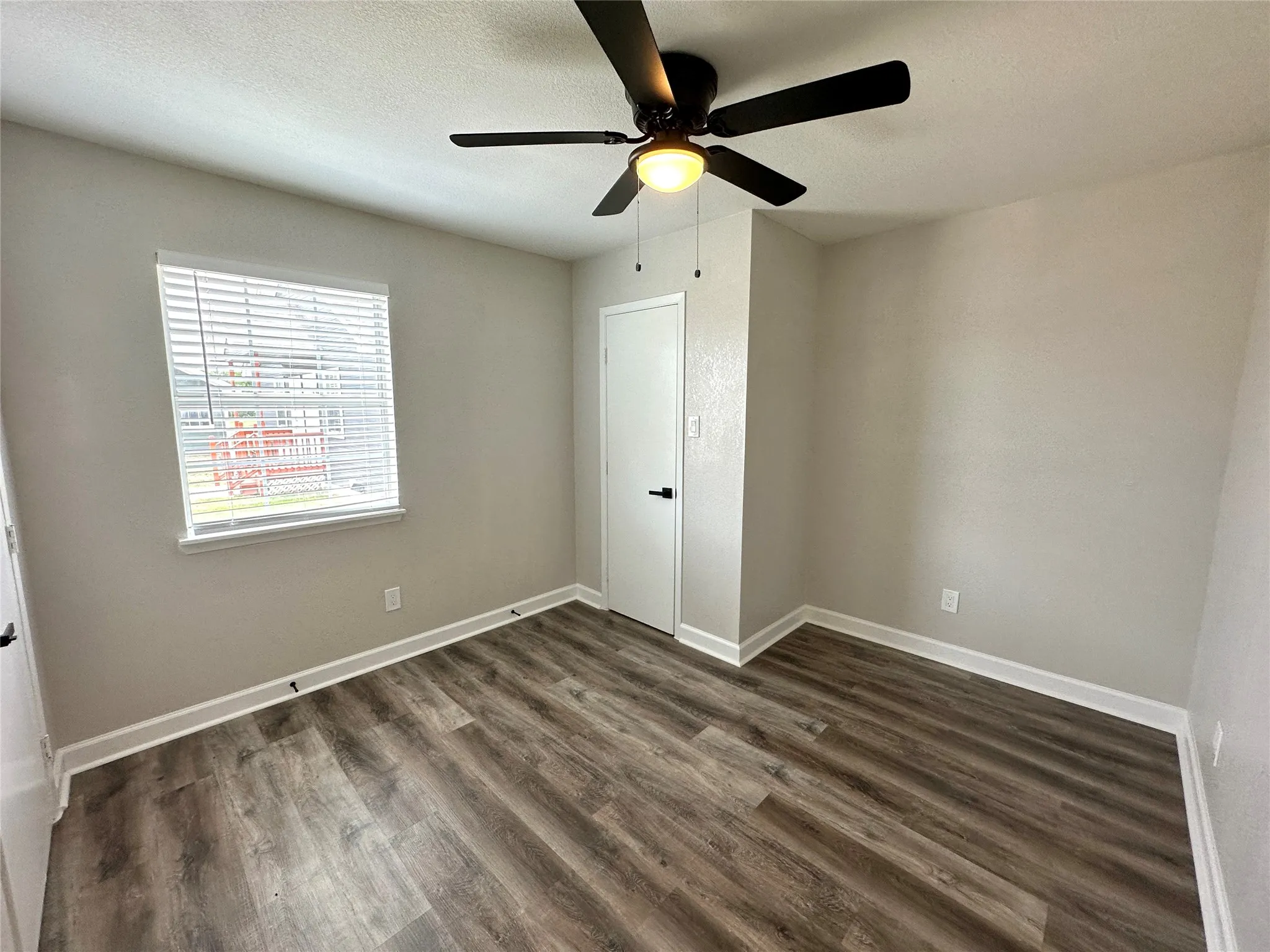 Duplex For Rent in Ellis County , 813 Kingdom Circle 35, Waxahachie, Texas 75165, 1 Bedroom, 1 Bathroom, Garage spaces, 900 Sqft, built in 2002, Price $1,100, mls#21305966, Real Estate Agent in Waxahachie, Homes For Rent in Ellis county, Homes For Rent in Waxahachie, Realtor in Waxahachie Texas, Real Estate Brokerage Independent Realty Texas, Luminita Cordes Realtor