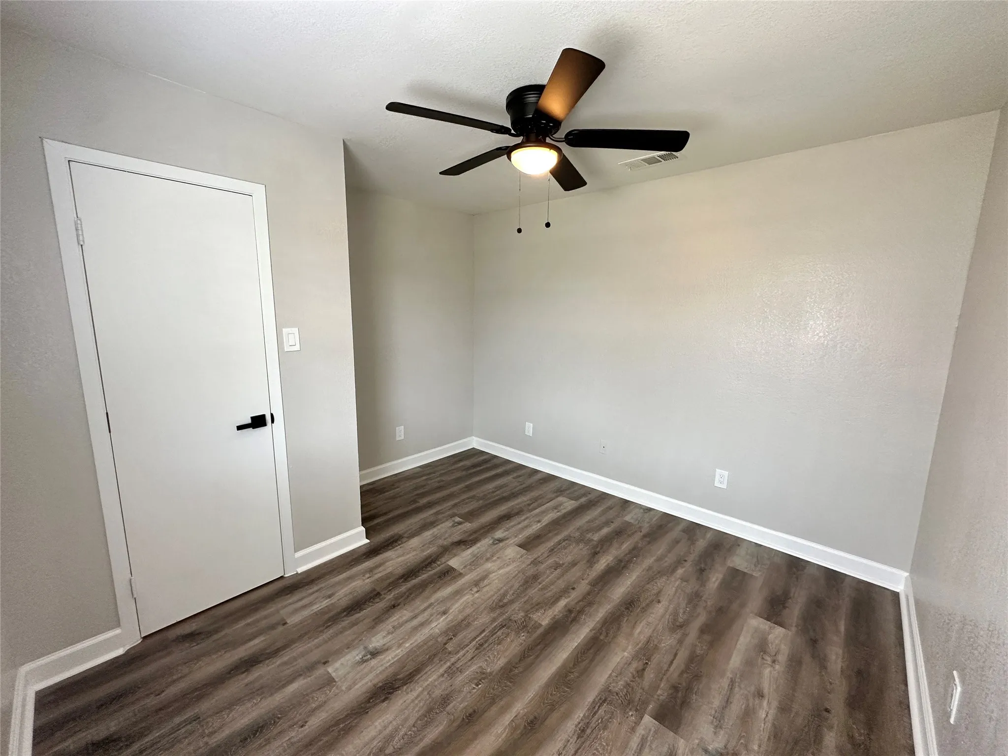 Duplex For Rent in Ellis County , 813 Kingdom Circle 35, Waxahachie, Texas 75165, 1 Bedroom, 1 Bathroom, Garage spaces, 900 Sqft, built in 2002, Price $1,100, mls#21305966, Real Estate Agent in Waxahachie, Homes For Rent in Ellis county, Homes For Rent in Waxahachie, Realtor in Waxahachie Texas, Real Estate Brokerage Independent Realty Texas, Luminita Cordes Realtor