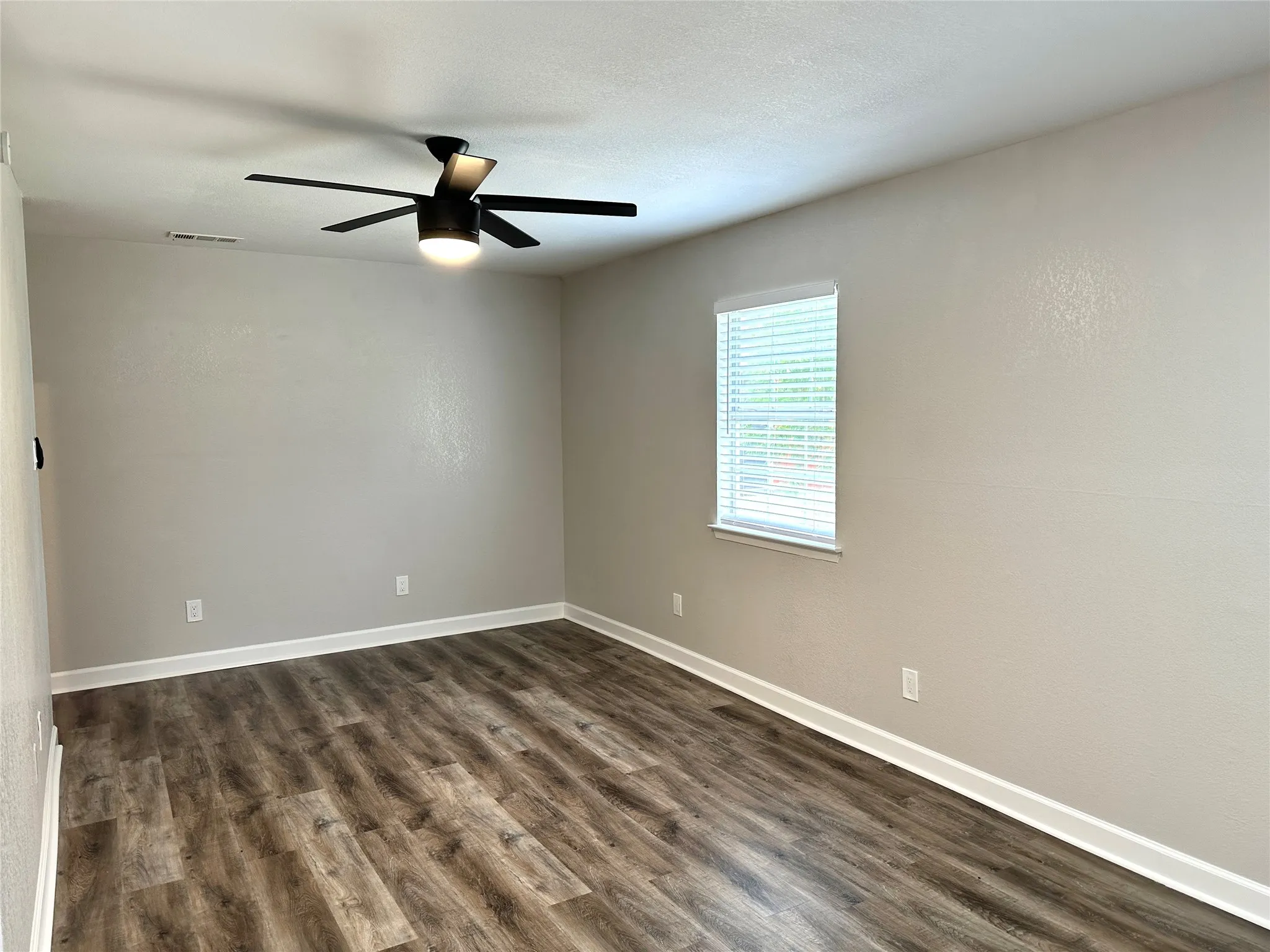 Duplex For Rent in Ellis County , 813 Kingdom Circle 35, Waxahachie, Texas 75165, 1 Bedroom, 1 Bathroom, Garage spaces, 900 Sqft, built in 2002, Price $1,100, mls#21305966, Real Estate Agent in Waxahachie, Homes For Rent in Ellis county, Homes For Rent in Waxahachie, Realtor in Waxahachie Texas, Real Estate Brokerage Independent Realty Texas, Luminita Cordes Realtor