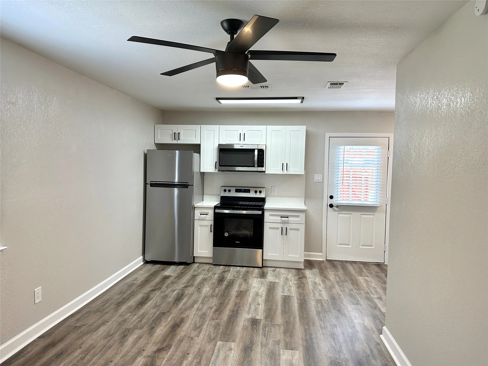 Duplex For Rent in Ellis County , 813 Kingdom Circle 35, Waxahachie, Texas 75165, 1 Bedroom, 1 Bathroom, Garage spaces, 900 Sqft, built in 2002, Price $1,100, mls#21305966, Real Estate Agent in Waxahachie, Homes For Rent in Ellis county, Homes For Rent in Waxahachie, Realtor in Waxahachie Texas, Real Estate Brokerage Independent Realty Texas, Luminita Cordes Realtor