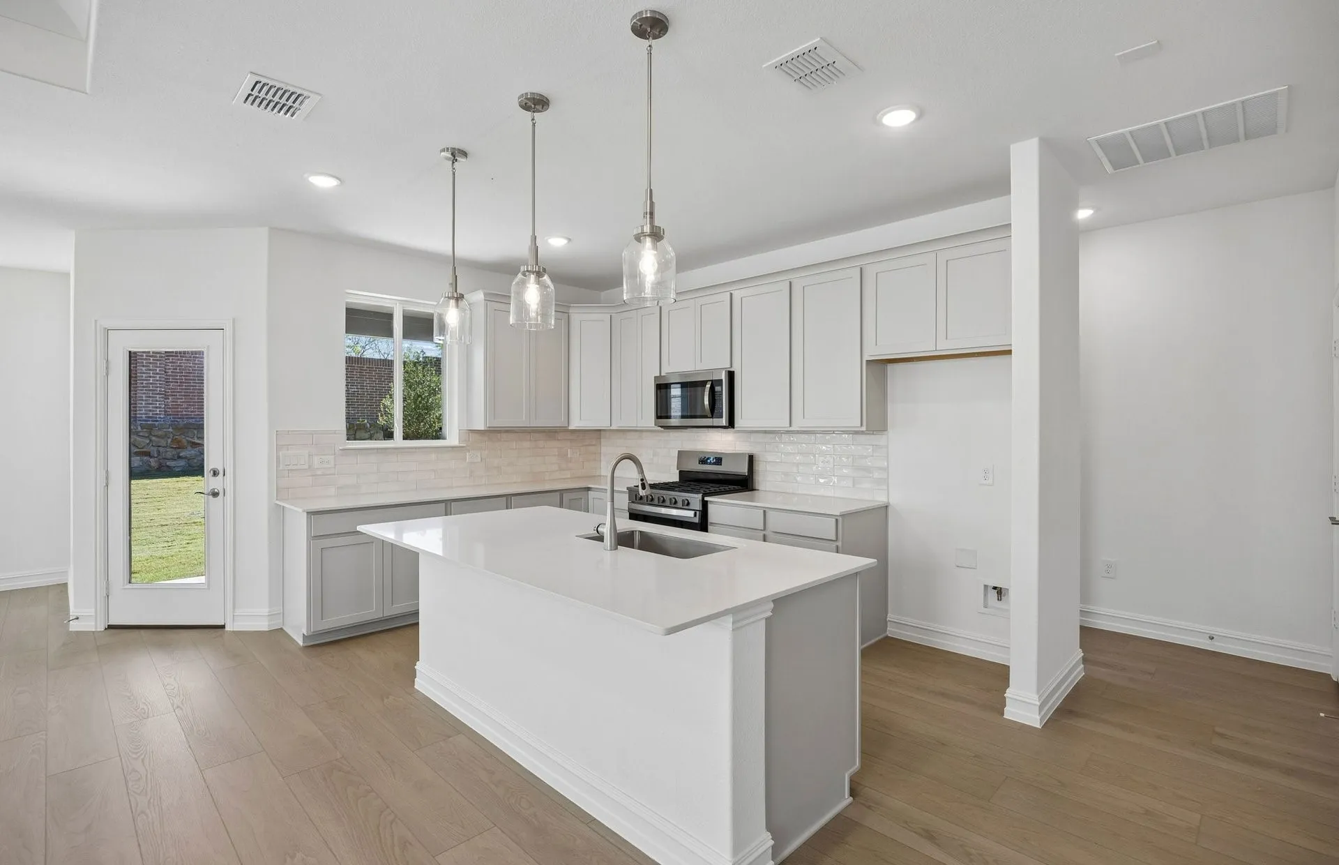 Beautiful pendent lighting in kitchen