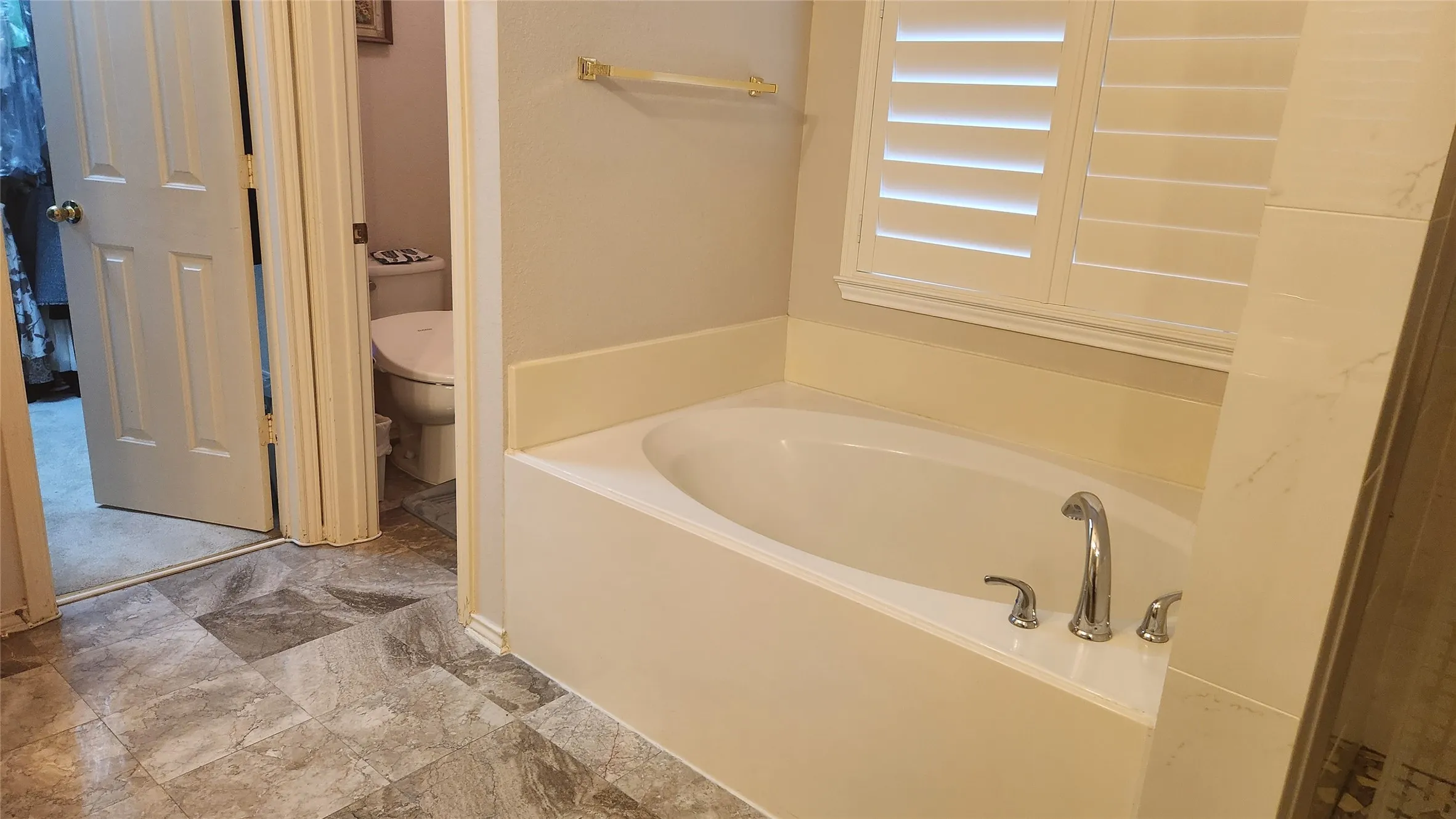 Single Family Residence For Rent in Denton County , 1381 Wentworth Drive, Lewisville, Texas 75067, 4 Bedroom, 3 Bathroom, 2 Garage spaces, 2,873 Sqft, built in 1994, mls#21304861, Real Estate Agent in Lewisville, Homes For Rent in Denton county, Homes For Rent in Lewisville, Realtor in Lewisville Texas, Real Estate Brokerage Independent Realty Texas, Luminita Cordes Realtor