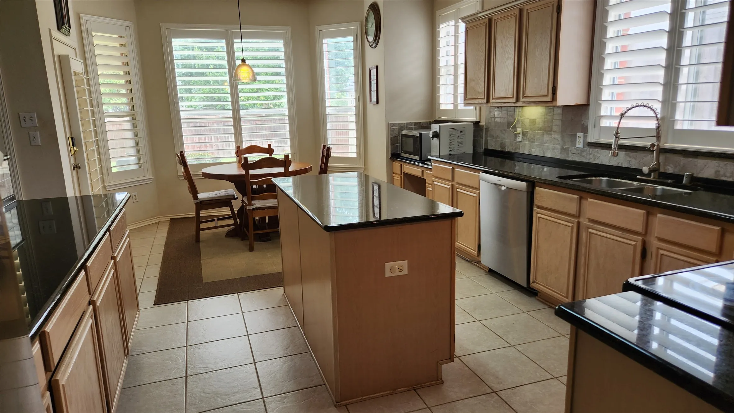Single Family Residence For Rent in Denton County , 1381 Wentworth Drive, Lewisville, Texas 75067, 4 Bedroom, 3 Bathroom, 2 Garage spaces, 2,873 Sqft, built in 1994, mls#21304861, Real Estate Agent in Lewisville, Homes For Rent in Denton county, Homes For Rent in Lewisville, Realtor in Lewisville Texas, Real Estate Brokerage Independent Realty Texas, Luminita Cordes Realtor