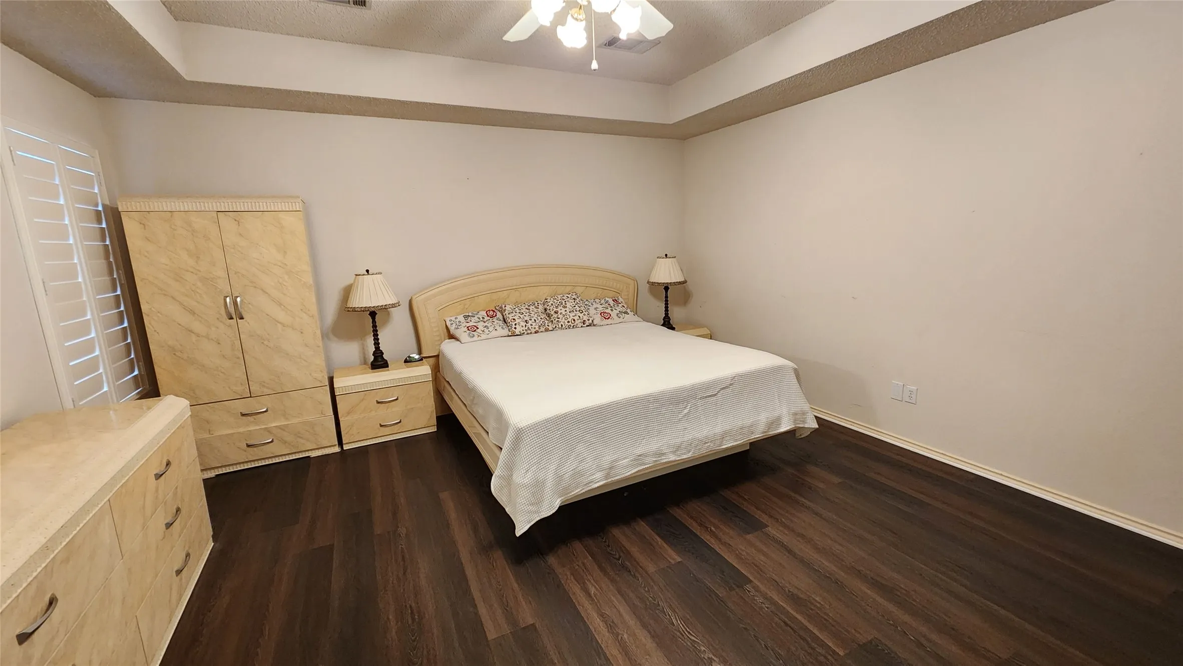 Single Family Residence For Rent in Denton County , 1381 Wentworth Drive, Lewisville, Texas 75067, 4 Bedroom, 3 Bathroom, 2 Garage spaces, 2,873 Sqft, built in 1994, mls#21304861, Real Estate Agent in Lewisville, Homes For Rent in Denton county, Homes For Rent in Lewisville, Realtor in Lewisville Texas, Real Estate Brokerage Independent Realty Texas, Luminita Cordes Realtor