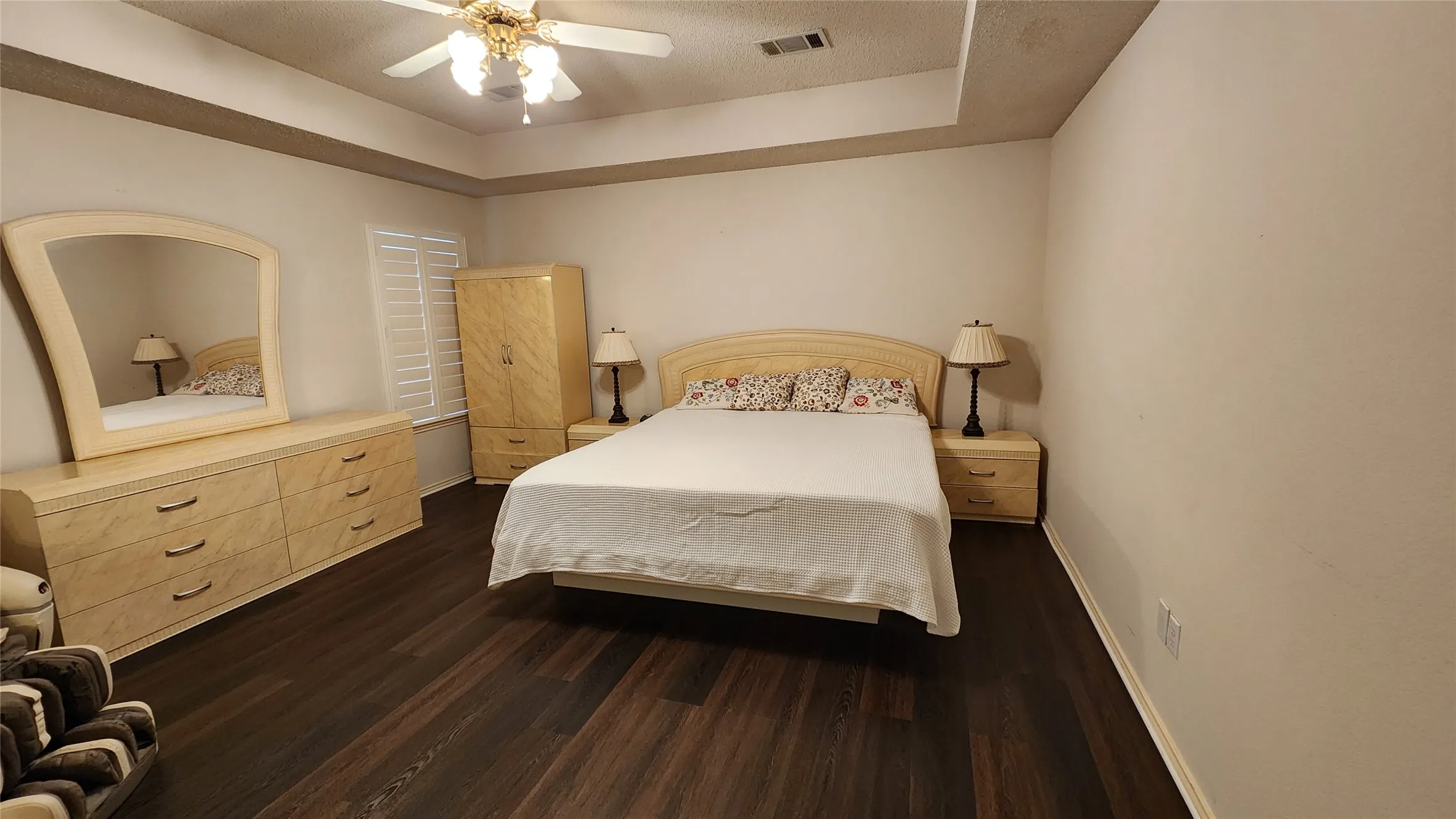 Single Family Residence For Rent in Denton County , 1381 Wentworth Drive, Lewisville, Texas 75067, 4 Bedroom, 3 Bathroom, 2 Garage spaces, 2,873 Sqft, built in 1994, mls#21304861, Real Estate Agent in Lewisville, Homes For Rent in Denton county, Homes For Rent in Lewisville, Realtor in Lewisville Texas, Real Estate Brokerage Independent Realty Texas, Luminita Cordes Realtor