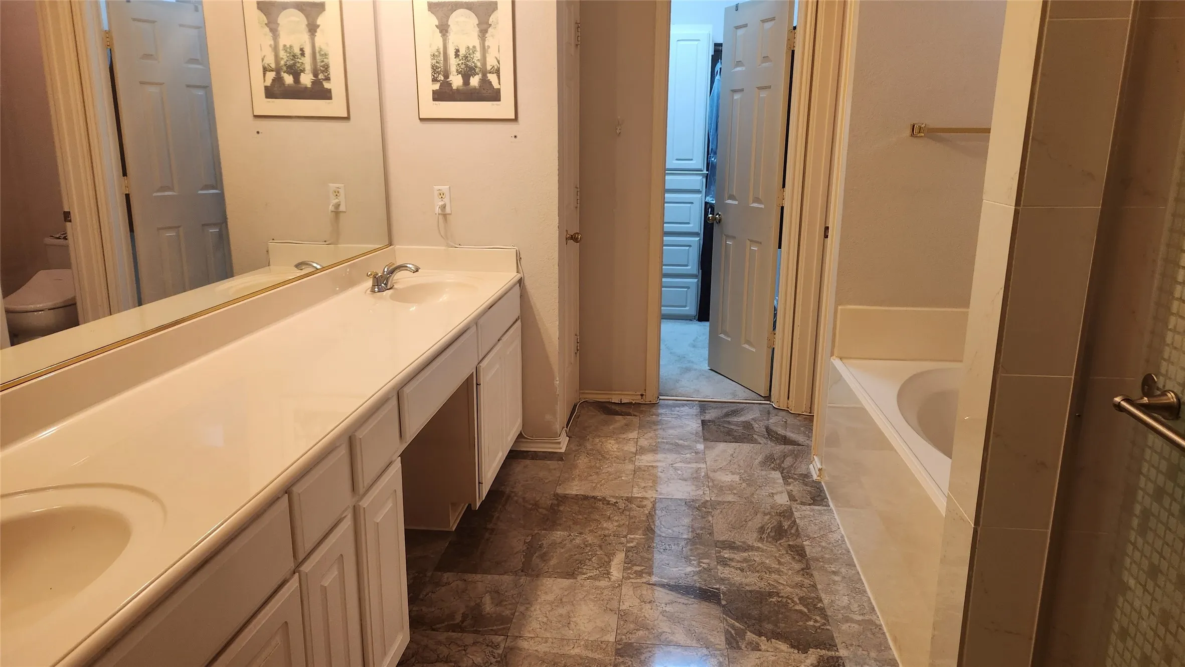 Single Family Residence For Rent in Denton County , 1381 Wentworth Drive, Lewisville, Texas 75067, 4 Bedroom, 3 Bathroom, 2 Garage spaces, 2,873 Sqft, built in 1994, mls#21304861, Real Estate Agent in Lewisville, Homes For Rent in Denton county, Homes For Rent in Lewisville, Realtor in Lewisville Texas, Real Estate Brokerage Independent Realty Texas, Luminita Cordes Realtor