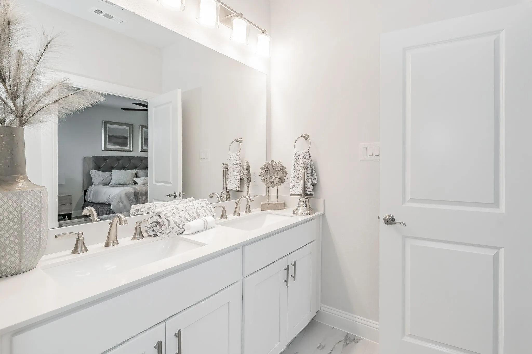 Townhouse For Rent in Tarrant County , 9713 Thorncrown Lane, Fort Worth, Texas 76179, 3 Bedrooms, 3 Bathrooms, 2 Garage spaces, 1,933 Sqft, built in 2022, Price $2,450, mls#21306007, Real Estate Agent in Fort Worth, Homes For Rent in Tarrant county, Homes For Rent in Fort Worth, Realtor in Fort Worth Texas, Real Estate Brokerage Independent Realty Texas, Luminita Cordes Realtor