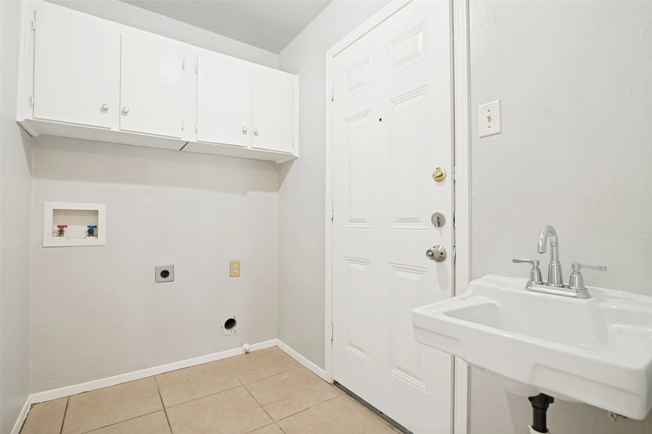 Single Family Residence For Sale in Dallas County , 1421 Mount Vernon Drive, Mesquite, Texas 75149, 3 Bedrooms, 2 Bathrooms, 2 Garage spaces, 1,733 Sqft, built in 1970, Price $285,000, mls#21305987, Real Estate Agent in Mesquite, Homes For Sale in Dallas county, Homes For Sale in Mesquite, Realtor in Mesquite Texas, Real Estate Brokerage Independent Realty Texas, Luminita Cordes Realtor
