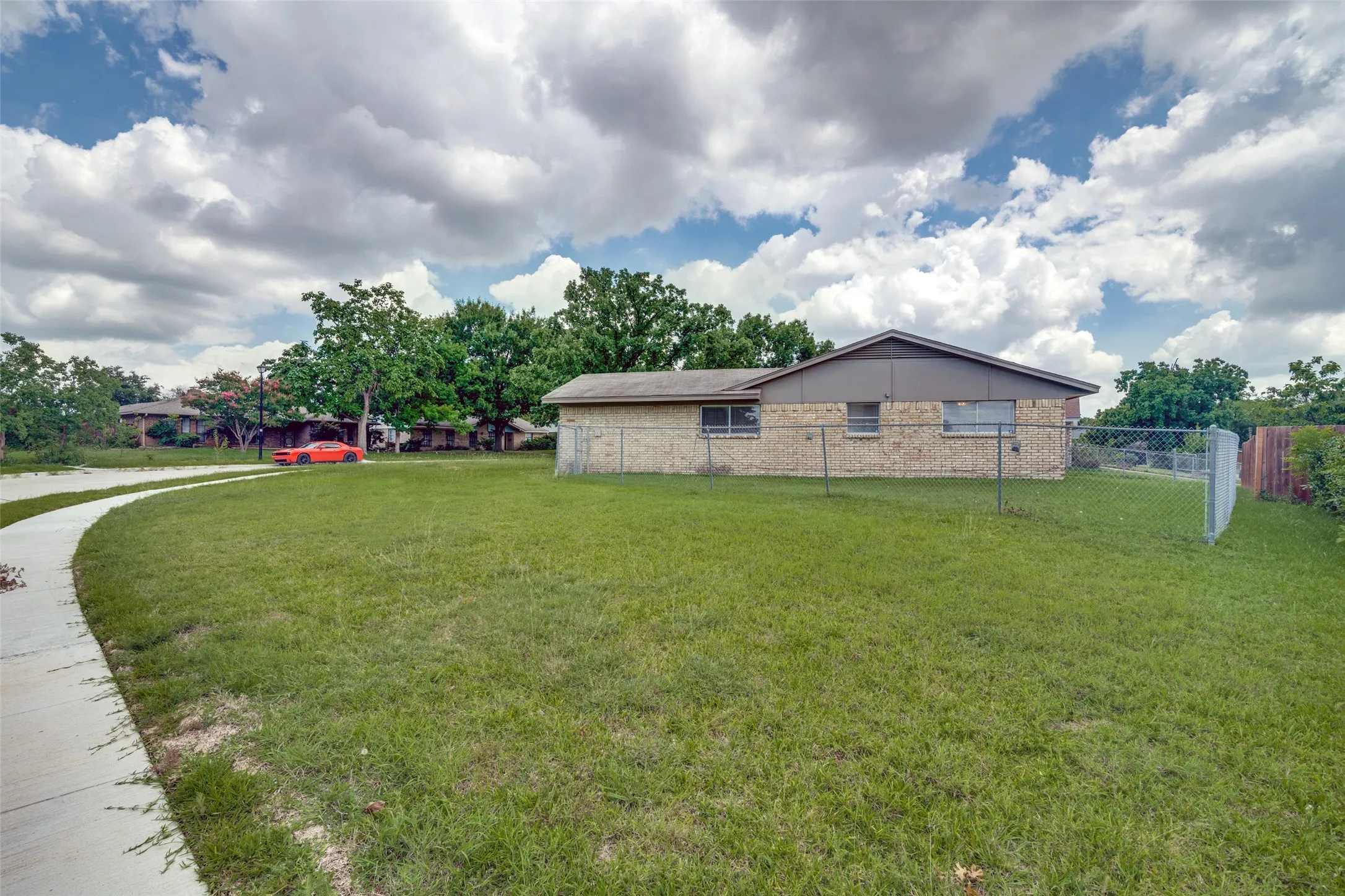 Single Family Residence For Sale in Dallas County , 1421 Mount Vernon Drive, Mesquite, Texas 75149, 3 Bedrooms, 2 Bathrooms, 2 Garage spaces, 1,733 Sqft, built in 1970, Price $285,000, mls#21305987, Real Estate Agent in Mesquite, Homes For Sale in Dallas county, Homes For Sale in Mesquite, Realtor in Mesquite Texas, Real Estate Brokerage Independent Realty Texas, Luminita Cordes Realtor