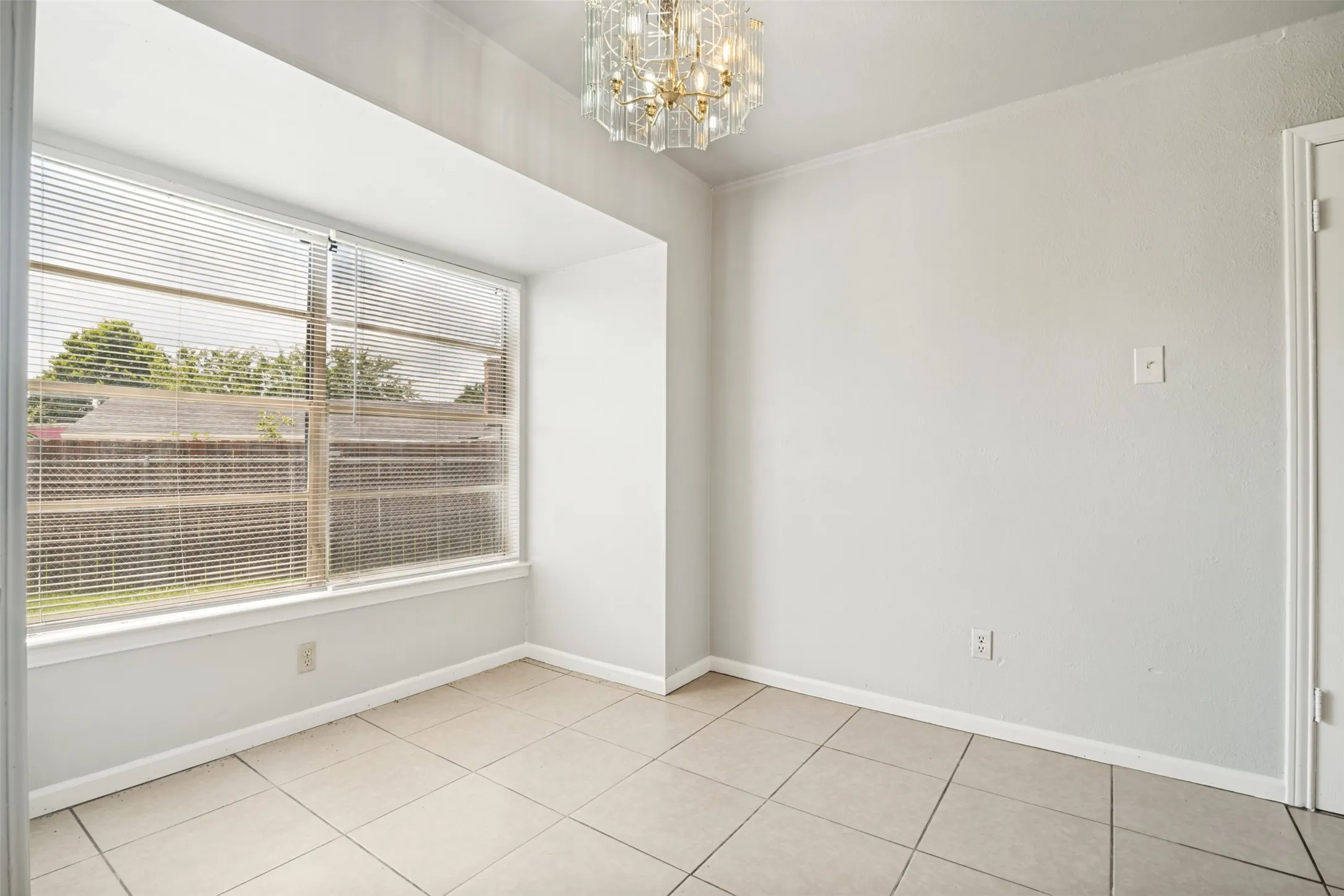 Single Family Residence For Sale in Dallas County , 1421 Mount Vernon Drive, Mesquite, Texas 75149, 3 Bedrooms, 2 Bathrooms, 2 Garage spaces, 1,733 Sqft, built in 1970, Price $285,000, mls#21305987, Real Estate Agent in Mesquite, Homes For Sale in Dallas county, Homes For Sale in Mesquite, Realtor in Mesquite Texas, Real Estate Brokerage Independent Realty Texas, Luminita Cordes Realtor