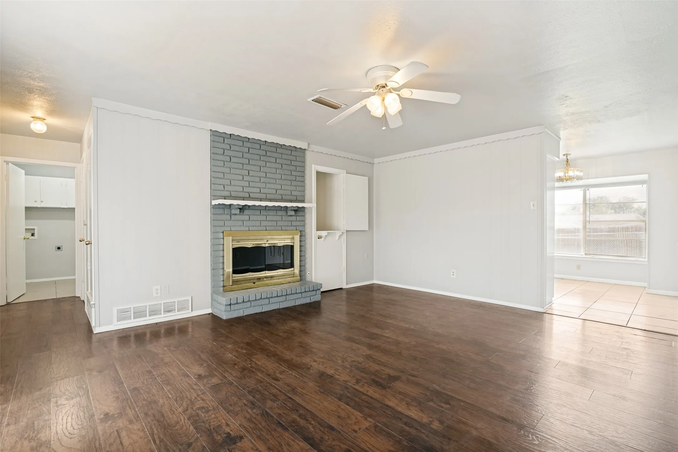 Single Family Residence For Sale in Dallas County , 1421 Mount Vernon Drive, Mesquite, Texas 75149, 3 Bedrooms, 2 Bathrooms, 2 Garage spaces, 1,733 Sqft, built in 1970, Price $285,000, mls#21305987, Real Estate Agent in Mesquite, Homes For Sale in Dallas county, Homes For Sale in Mesquite, Realtor in Mesquite Texas, Real Estate Brokerage Independent Realty Texas, Luminita Cordes Realtor