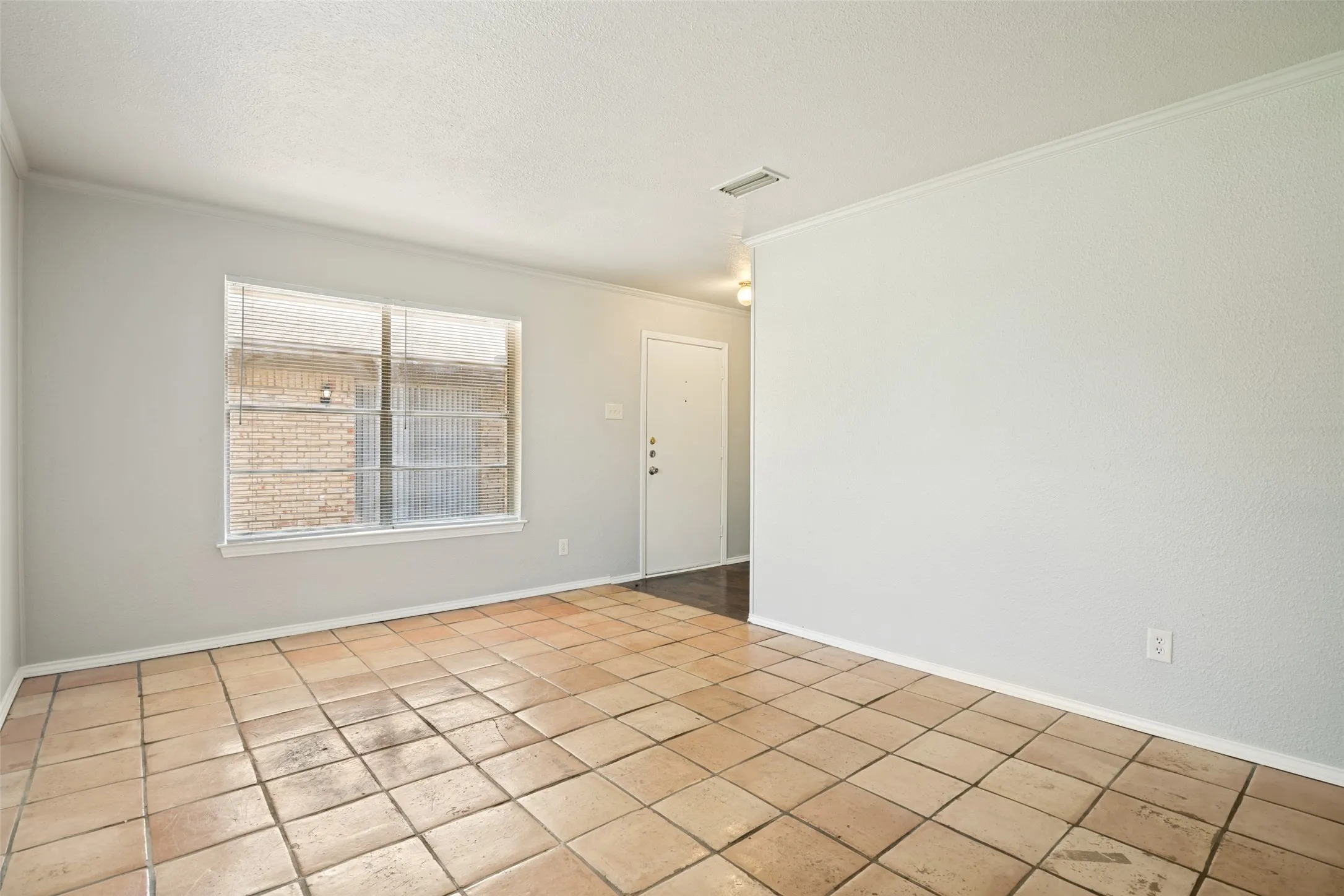 Single Family Residence For Sale in Dallas County , 1421 Mount Vernon Drive, Mesquite, Texas 75149, 3 Bedrooms, 2 Bathrooms, 2 Garage spaces, 1,733 Sqft, built in 1970, Price $285,000, mls#21305987, Real Estate Agent in Mesquite, Homes For Sale in Dallas county, Homes For Sale in Mesquite, Realtor in Mesquite Texas, Real Estate Brokerage Independent Realty Texas, Luminita Cordes Realtor