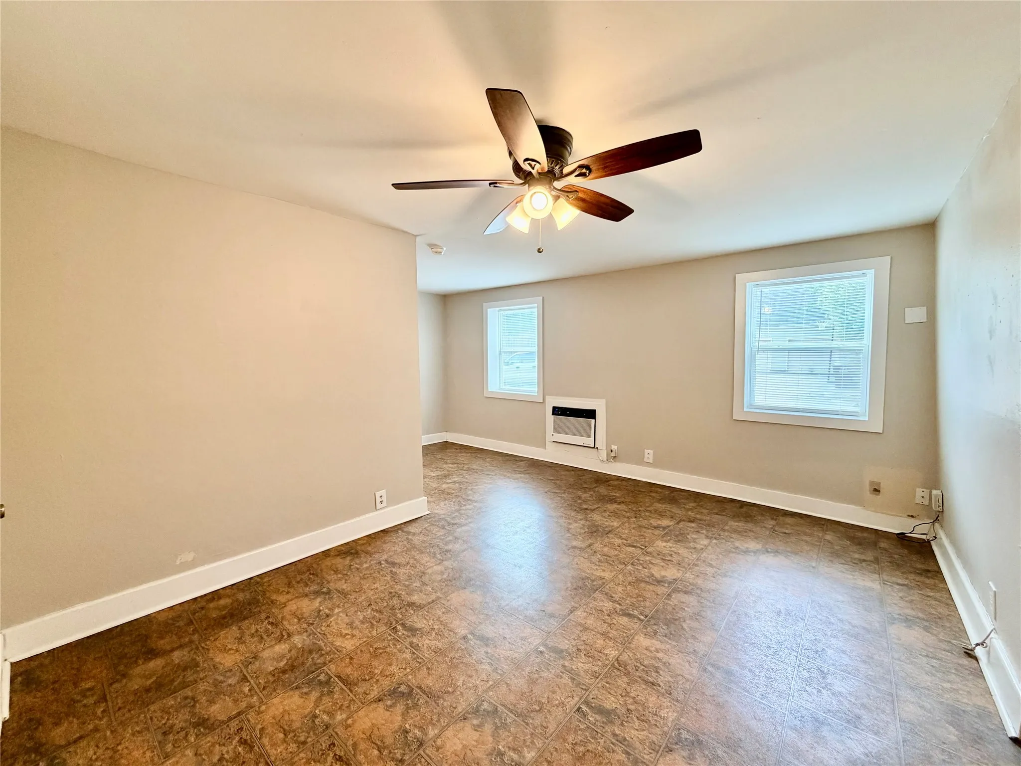 Apartment For Rent in Denton County , 1004 Gregg Street, Denton, Texas 76201, 1 Bedroom, 1 Bathroom, Garage spaces, 400 Sqft, built in 1950, mls#21299571, Real Estate Agent in Denton, Homes For Rent in Denton county, Homes For Rent in Denton, Realtor in Denton Texas, Real Estate Brokerage Independent Realty Texas, Luminita Cordes Realtor