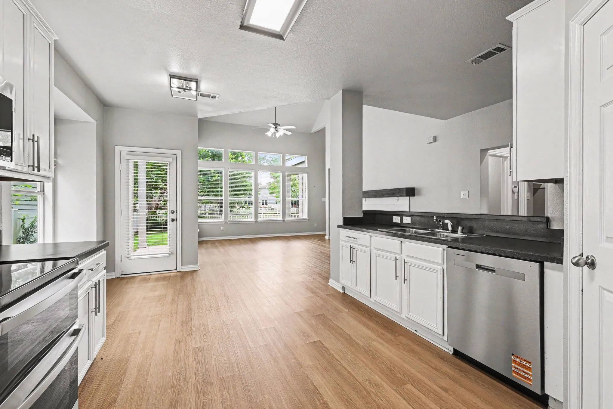 Single Family Residence For Sale in Denton County , 1430 Providence Boulevard, Providence Village, Texas 76227, 4 Bedroom, 3 Bathroom, 2 Garage spaces, 2,325 Sqft, built in 2004, mls#21304475, Real Estate Agent in Providence Village, Homes For Sale in Denton county, Homes For Sale in Providence Village, Realtor in Providence Village Texas, Real Estate Brokerage Independent Realty Texas, Luminita Cordes Realtor