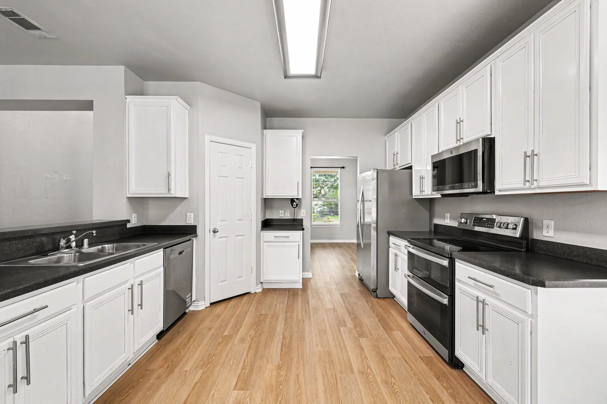 Single Family Residence For Sale in Denton County , 1430 Providence Boulevard, Providence Village, Texas 76227, 4 Bedroom, 3 Bathroom, 2 Garage spaces, 2,325 Sqft, built in 2004, mls#21304475, Real Estate Agent in Providence Village, Homes For Sale in Denton county, Homes For Sale in Providence Village, Realtor in Providence Village Texas, Real Estate Brokerage Independent Realty Texas, Luminita Cordes Realtor