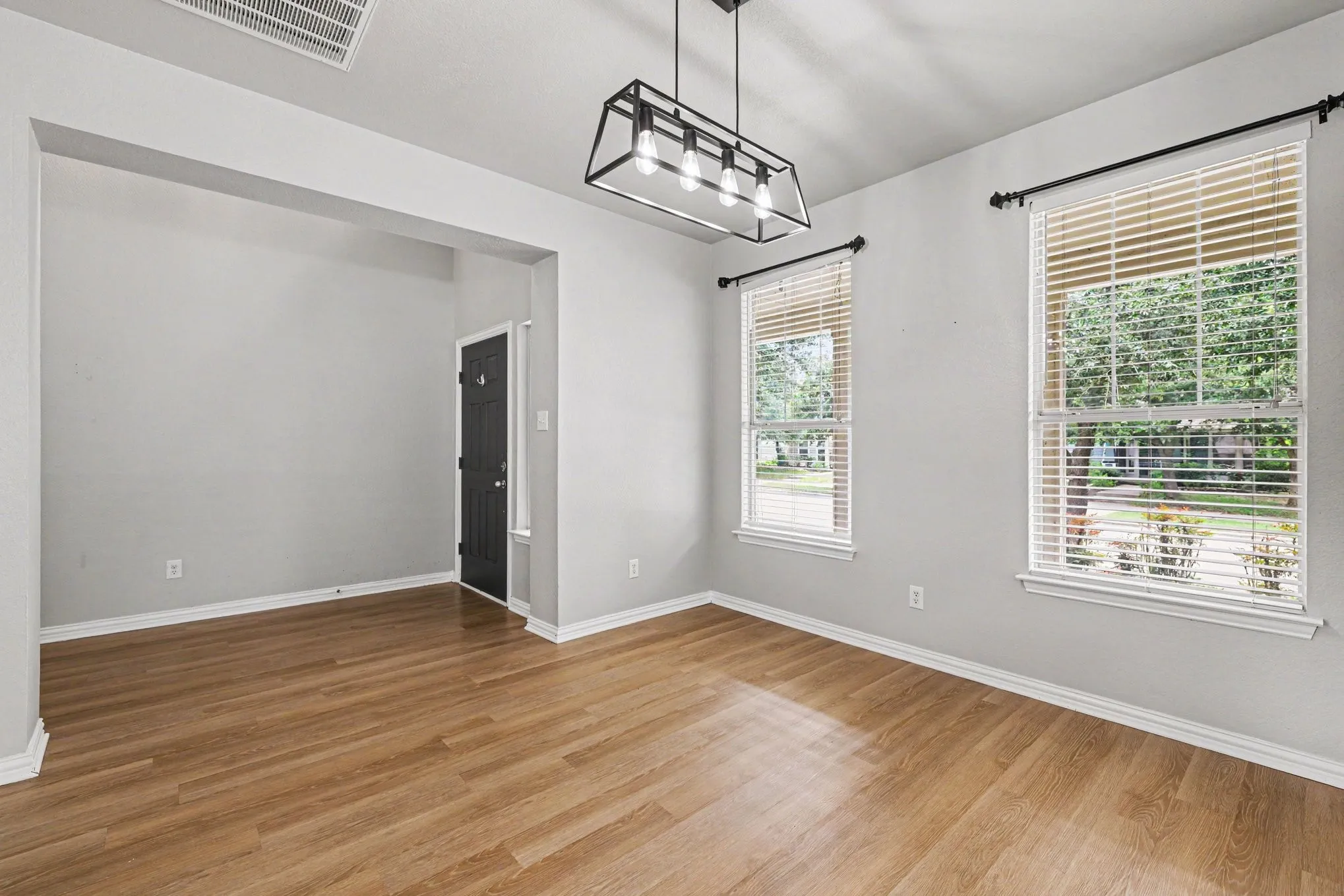 Single Family Residence For Sale in Denton County , 1430 Providence Boulevard, Providence Village, Texas 76227, 4 Bedroom, 3 Bathroom, 2 Garage spaces, 2,325 Sqft, built in 2004, mls#21304475, Real Estate Agent in Providence Village, Homes For Sale in Denton county, Homes For Sale in Providence Village, Realtor in Providence Village Texas, Real Estate Brokerage Independent Realty Texas, Luminita Cordes Realtor