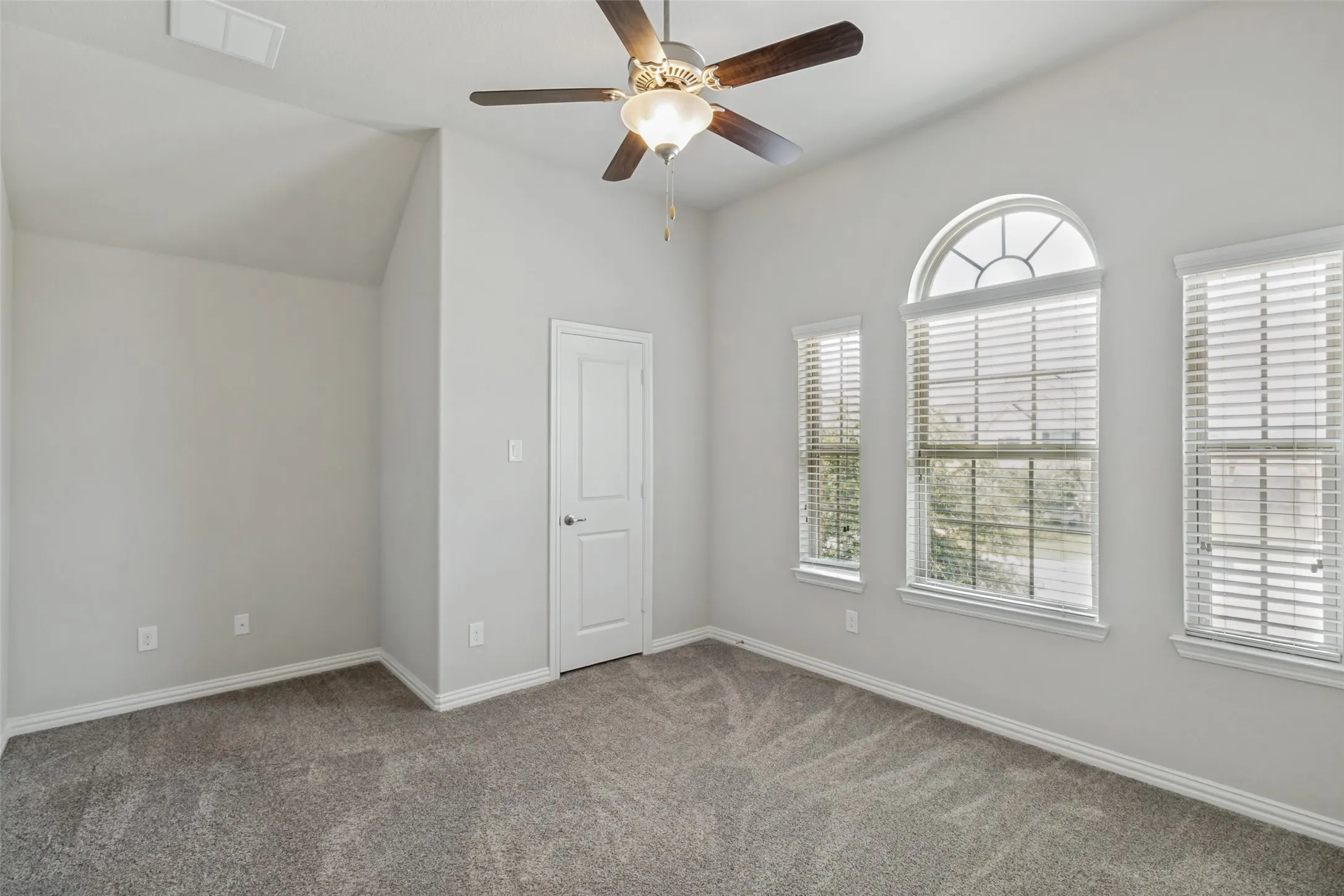 Single Family Residence For Sale in Collin County , 17614 Lily Court, Dallas, Texas 75252, 5 Bedroom, 4 Bathroom, 2 Garage spaces, 3,516 Sqft, built in 2018, mls#21305898, Real Estate Agent in Dallas, Homes For Sale in Collin county, Homes For Sale in Dallas, Realtor in Dallas Texas, Real Estate Brokerage Independent Realty Texas, Luminita Cordes Realtor