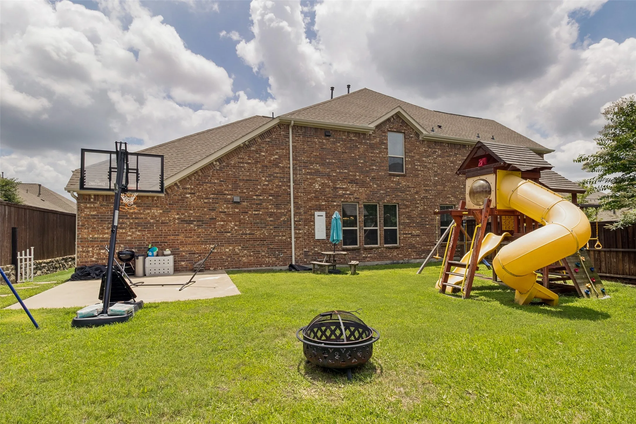 Single Family Residence For Sale in Collin County , 17614 Lily Court, Dallas, Texas 75252, 5 Bedroom, 4 Bathroom, 2 Garage spaces, 3,516 Sqft, built in 2018, mls#21305898, Real Estate Agent in Dallas, Homes For Sale in Collin county, Homes For Sale in Dallas, Realtor in Dallas Texas, Real Estate Brokerage Independent Realty Texas, Luminita Cordes Realtor