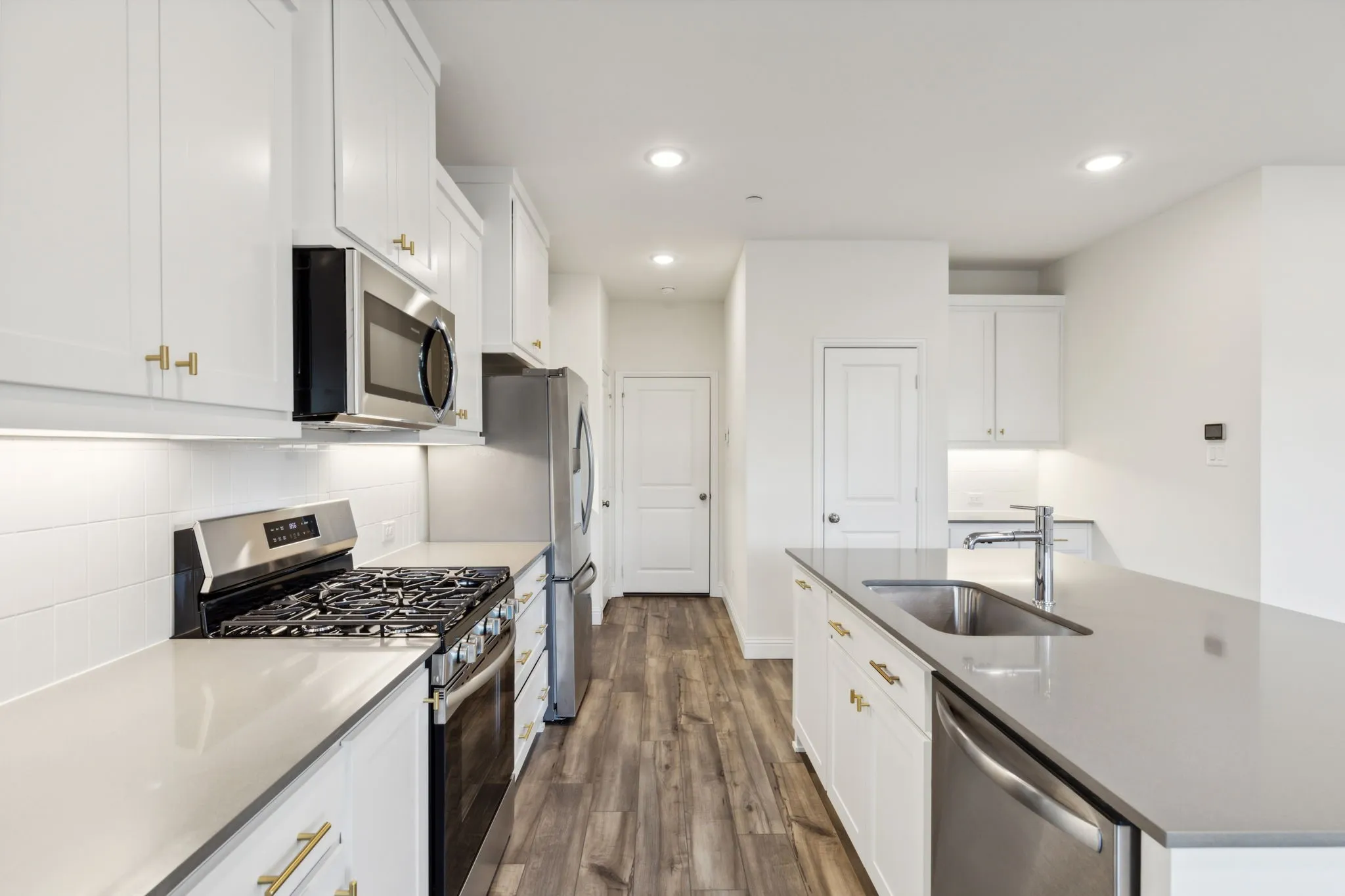 Townhouse For Rent in Dallas County , 3765 Pierce Lane, Grand Prairie, Texas 75052, 3 Bedroom, 3 Bathroom, 2 Garage spaces, 1,822 Sqft, built in 2024, mls#21305998, Real Estate Agent in Grand Prairie, Homes For Rent in Dallas county, Homes For Rent in Grand Prairie, Realtor in Grand Prairie Texas, Real Estate Brokerage Independent Realty Texas, Luminita Cordes Realtor