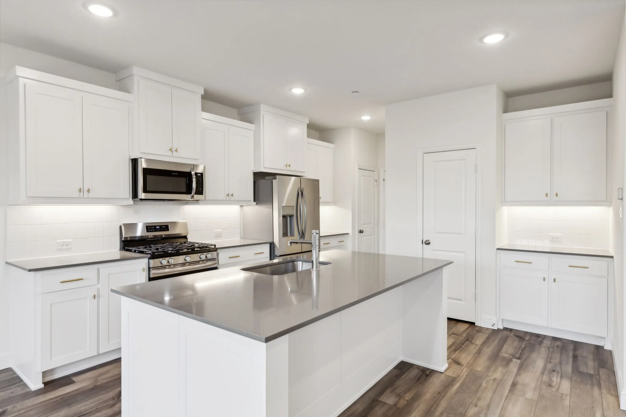 Townhouse For Rent in Dallas County , 3765 Pierce Lane, Grand Prairie, Texas 75052, 3 Bedroom, 3 Bathroom, 2 Garage spaces, 1,822 Sqft, built in 2024, mls#21305998, Real Estate Agent in Grand Prairie, Homes For Rent in Dallas county, Homes For Rent in Grand Prairie, Realtor in Grand Prairie Texas, Real Estate Brokerage Independent Realty Texas, Luminita Cordes Realtor