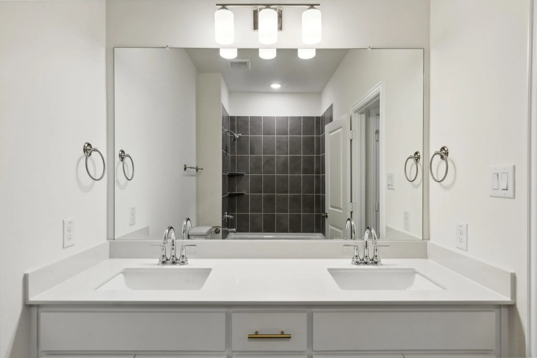 Townhouse For Rent in Dallas County , 3765 Pierce Lane, Grand Prairie, Texas 75052, 3 Bedroom, 3 Bathroom, 2 Garage spaces, 1,822 Sqft, built in 2024, mls#21305998, Real Estate Agent in Grand Prairie, Homes For Rent in Dallas county, Homes For Rent in Grand Prairie, Realtor in Grand Prairie Texas, Real Estate Brokerage Independent Realty Texas, Luminita Cordes Realtor