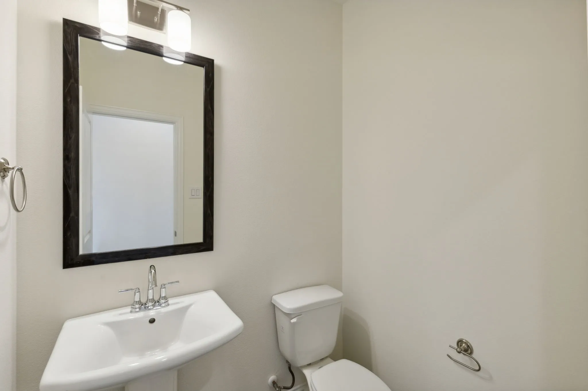 Townhouse For Rent in Dallas County , 3765 Pierce Lane, Grand Prairie, Texas 75052, 3 Bedroom, 3 Bathroom, 2 Garage spaces, 1,822 Sqft, built in 2024, mls#21305998, Real Estate Agent in Grand Prairie, Homes For Rent in Dallas county, Homes For Rent in Grand Prairie, Realtor in Grand Prairie Texas, Real Estate Brokerage Independent Realty Texas, Luminita Cordes Realtor