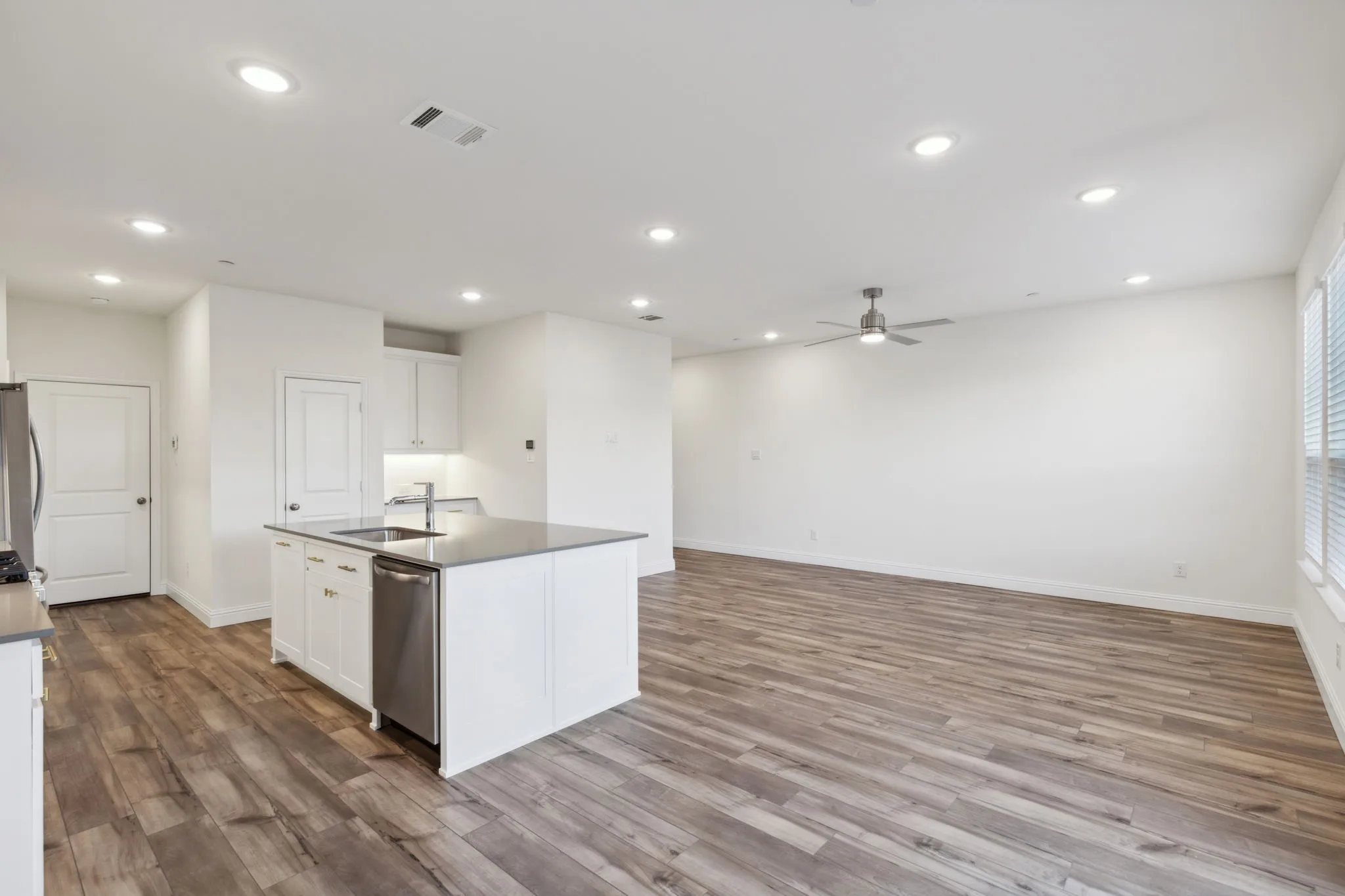 Townhouse For Rent in Dallas County , 3765 Pierce Lane, Grand Prairie, Texas 75052, 3 Bedroom, 3 Bathroom, 2 Garage spaces, 1,822 Sqft, built in 2024, mls#21305998, Real Estate Agent in Grand Prairie, Homes For Rent in Dallas county, Homes For Rent in Grand Prairie, Realtor in Grand Prairie Texas, Real Estate Brokerage Independent Realty Texas, Luminita Cordes Realtor